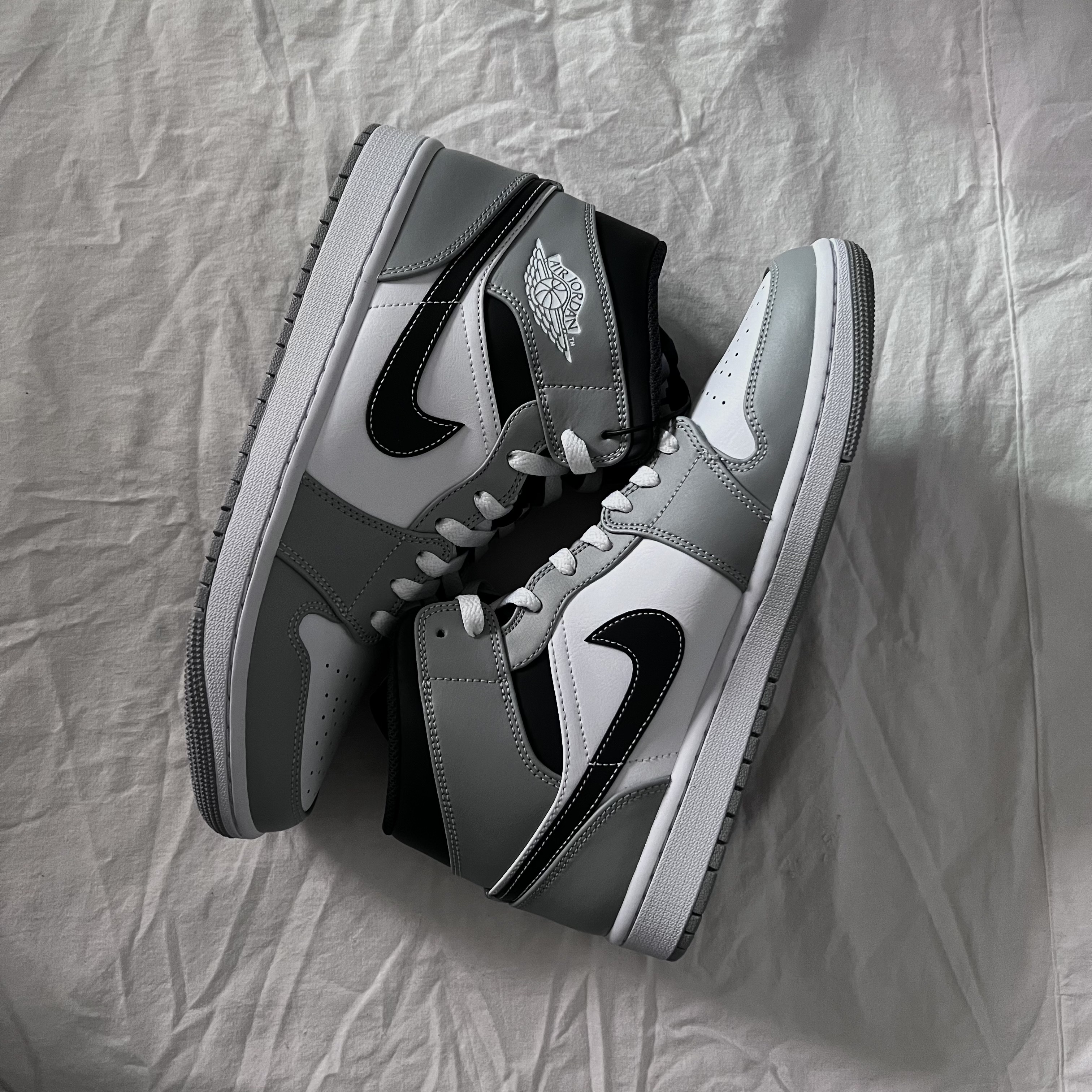 Jordan 1 Mid Light Smoke Grey Anthracite 착용 스타일