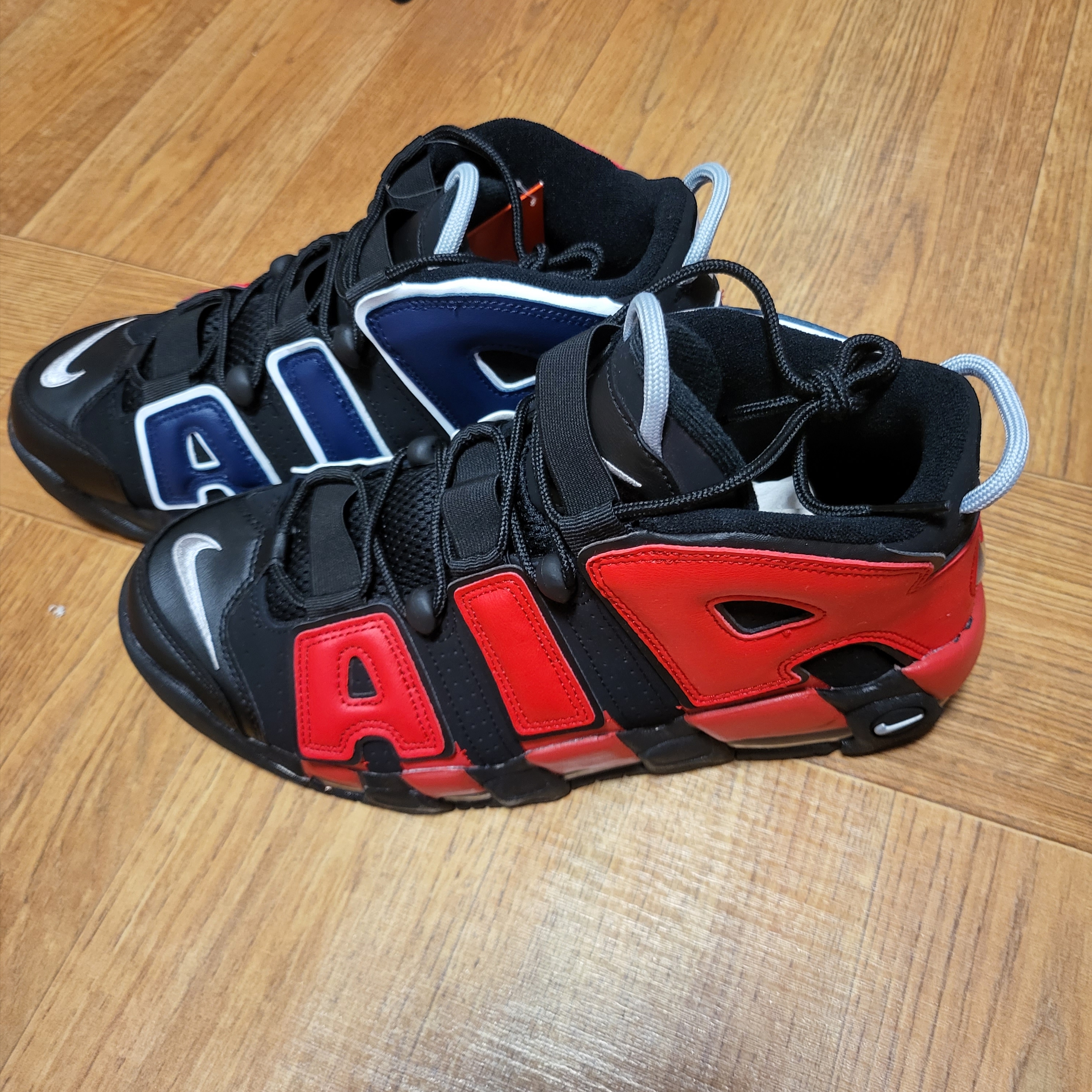 Nike Air More Uptempo 96 Black University Red 착용 스타일