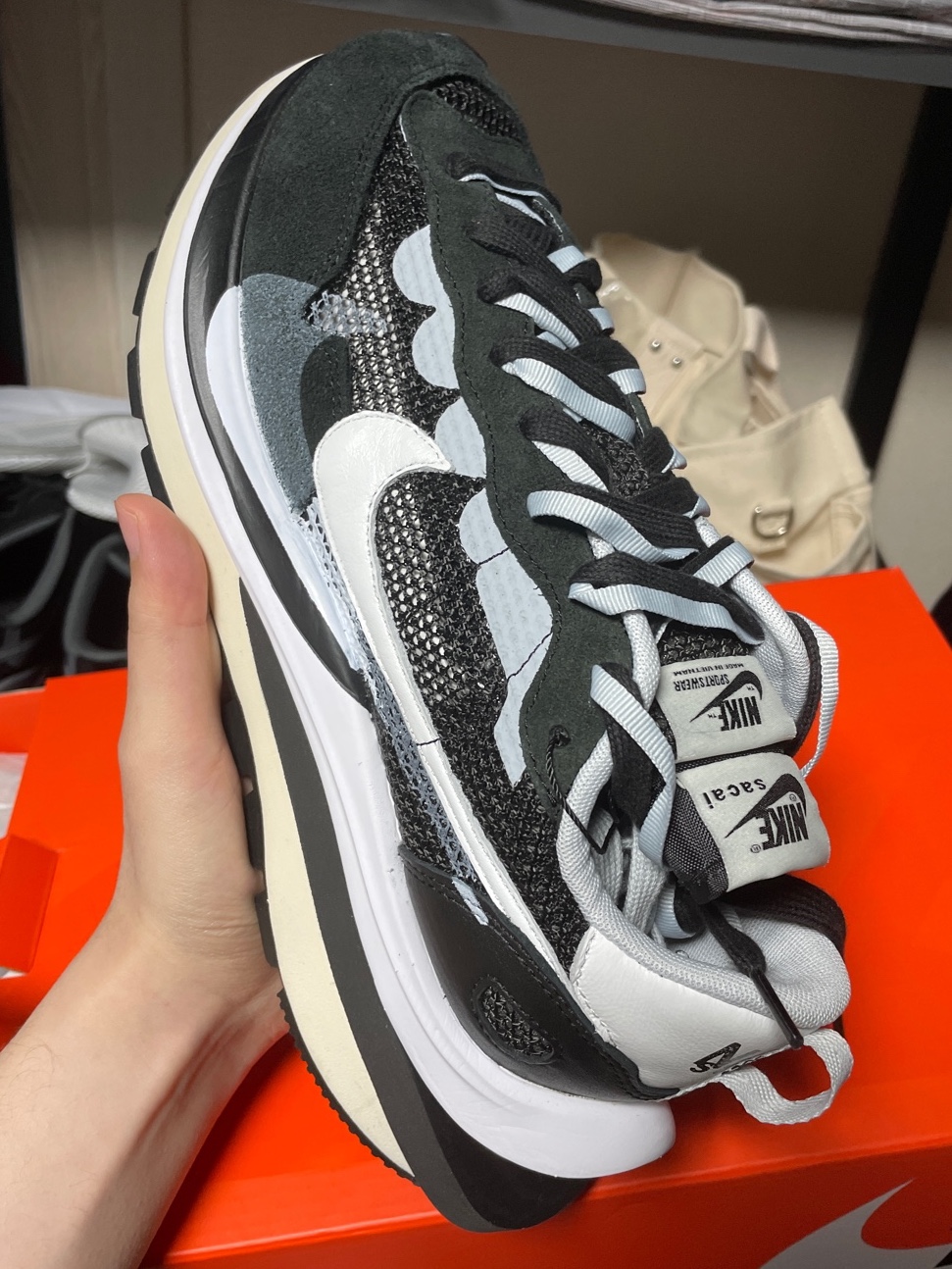 Nike x Sacai VaporWaffle Black White 착용 스타일