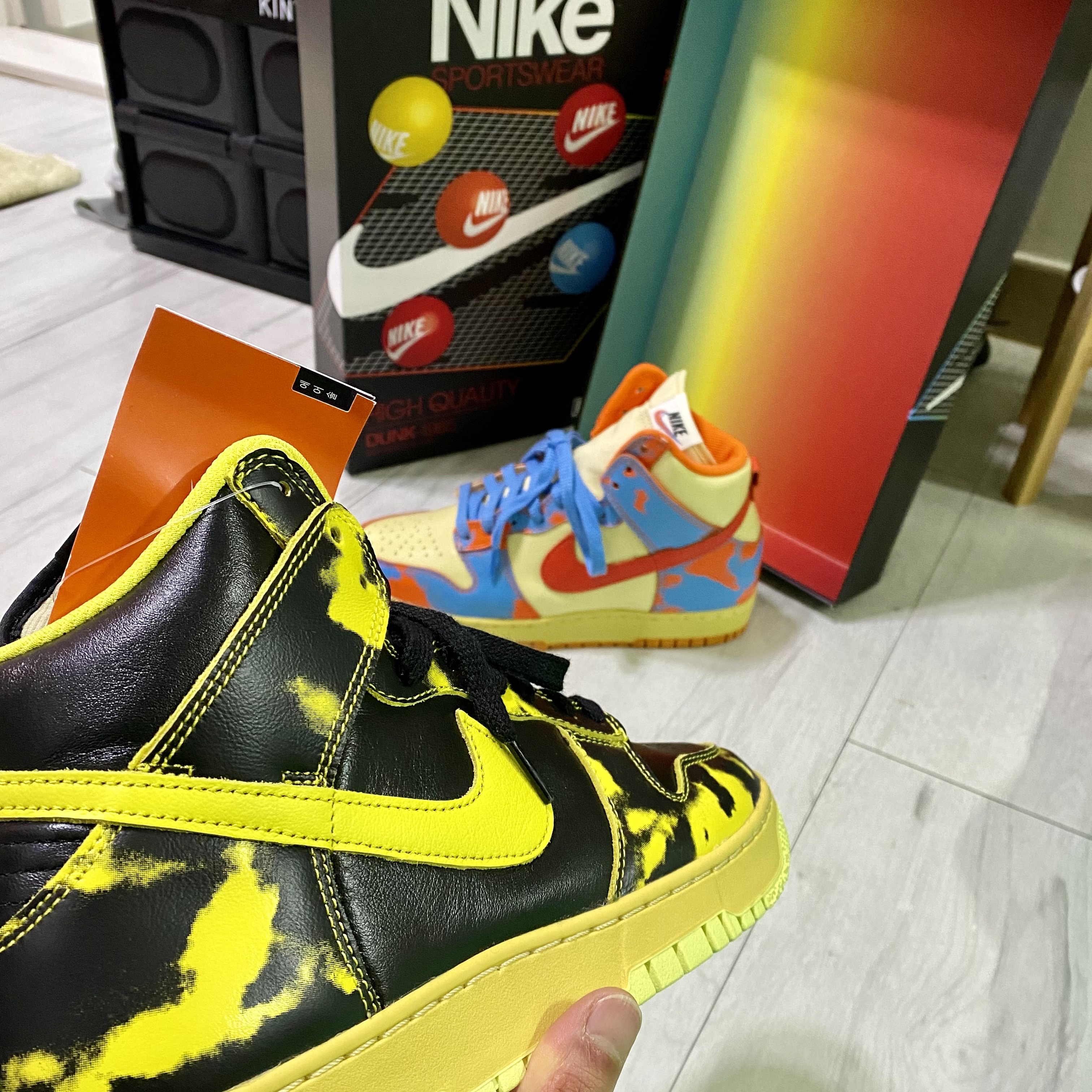 Nike Dunk High 1985 SP Yellow Acid Wash, Nike Dunk High 1985 SP Orange Acid Wash 착용 스타일 - 3
