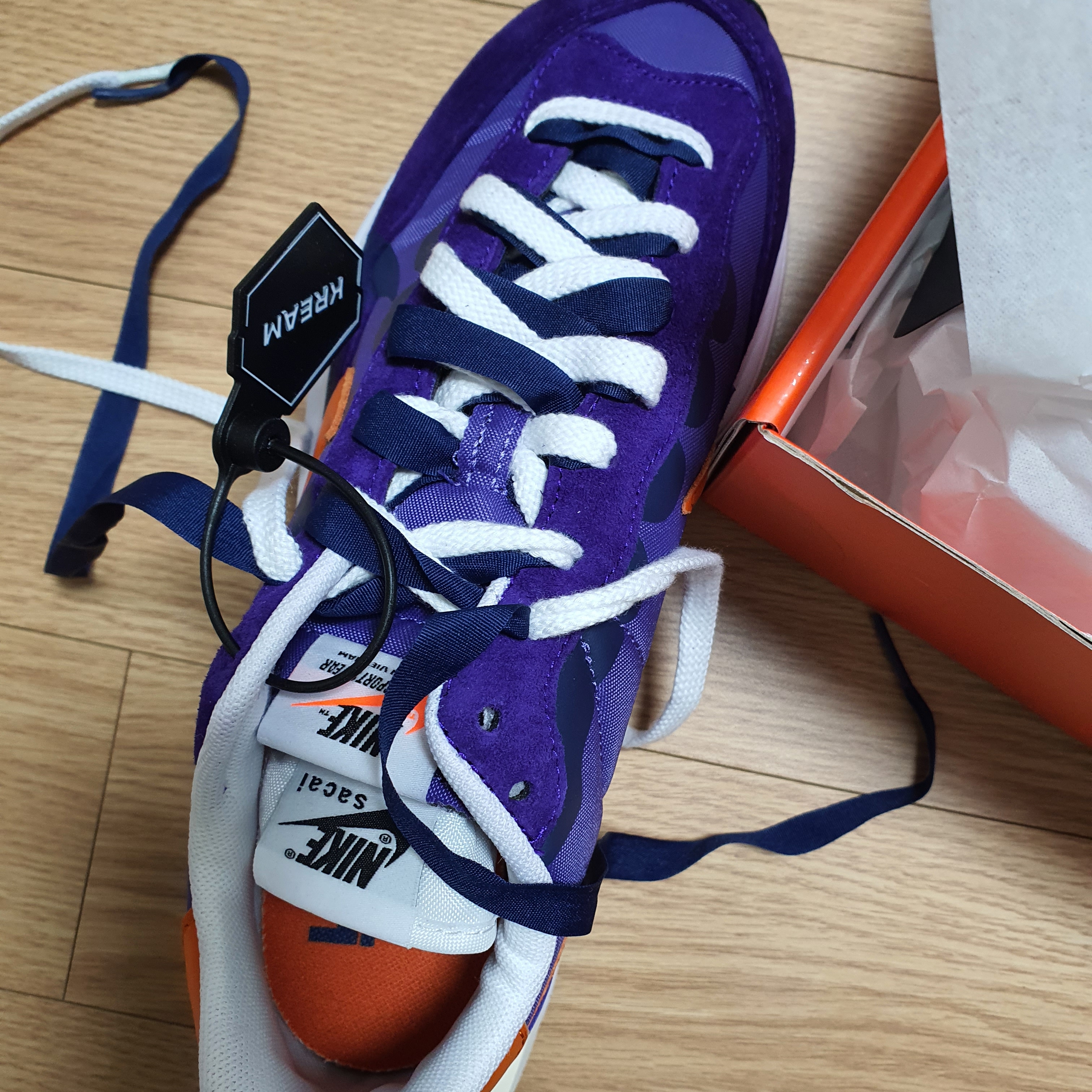 Nike x Sacai VaporWaffle Dark Iris 착용 스타일 - 1