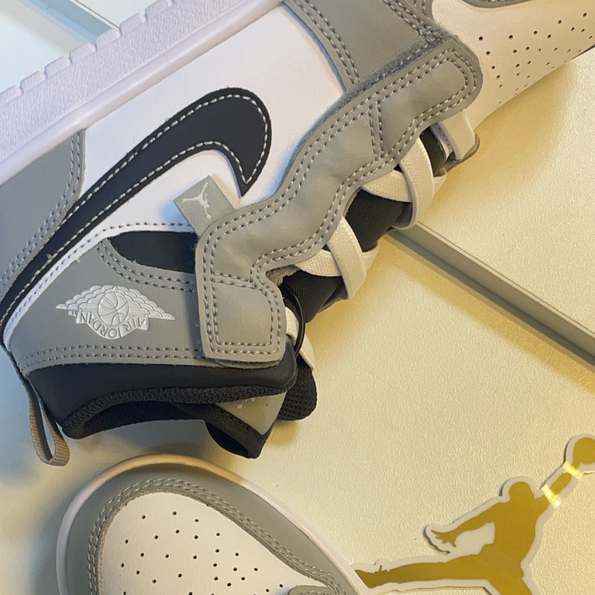 (PS) Jordan 1 Mid Alt Light Smoke Grey Anthracite 착용 스타일 - 1