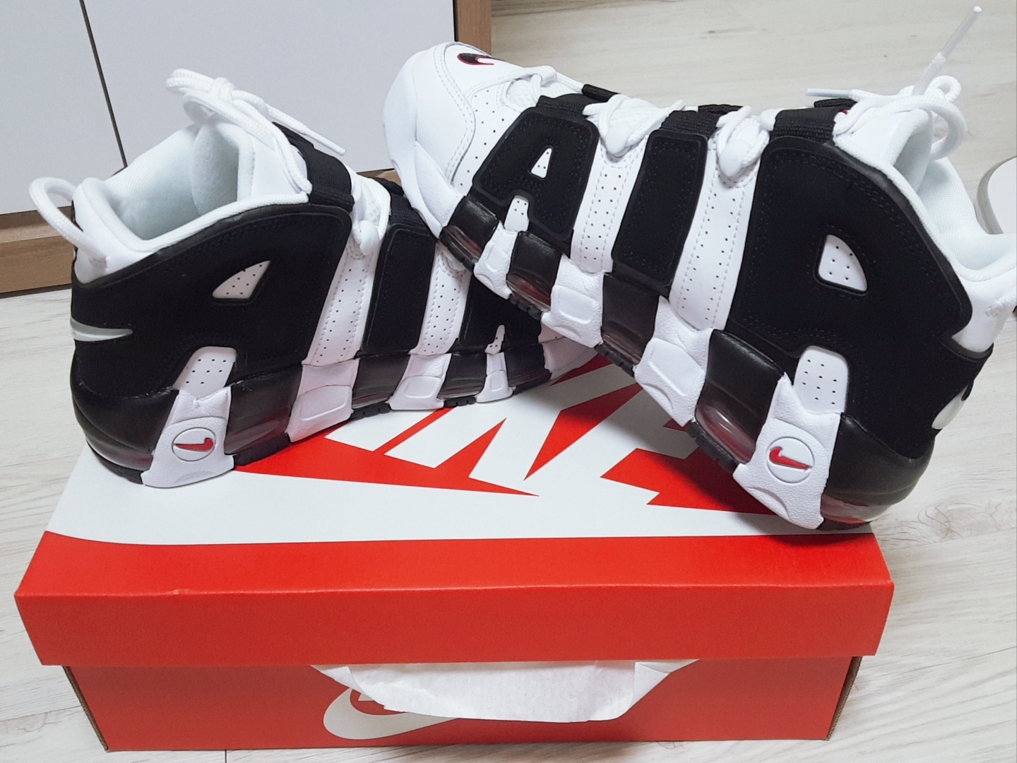Nike Air More Uptempo Scottie Pippen 착용 스타일