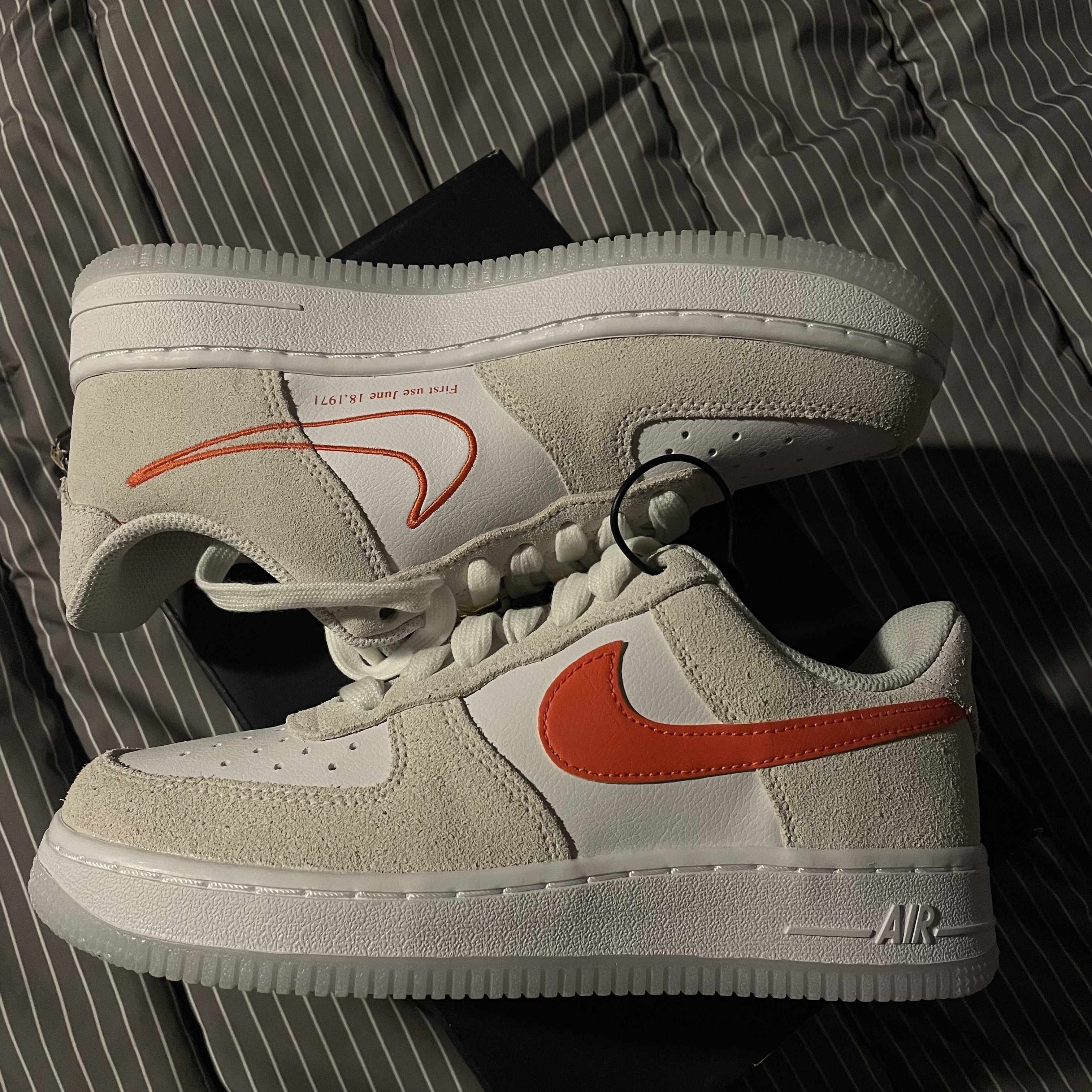 (W) Nike Air Force 1 '07 SE First Use Orange Sail 착용 스타일