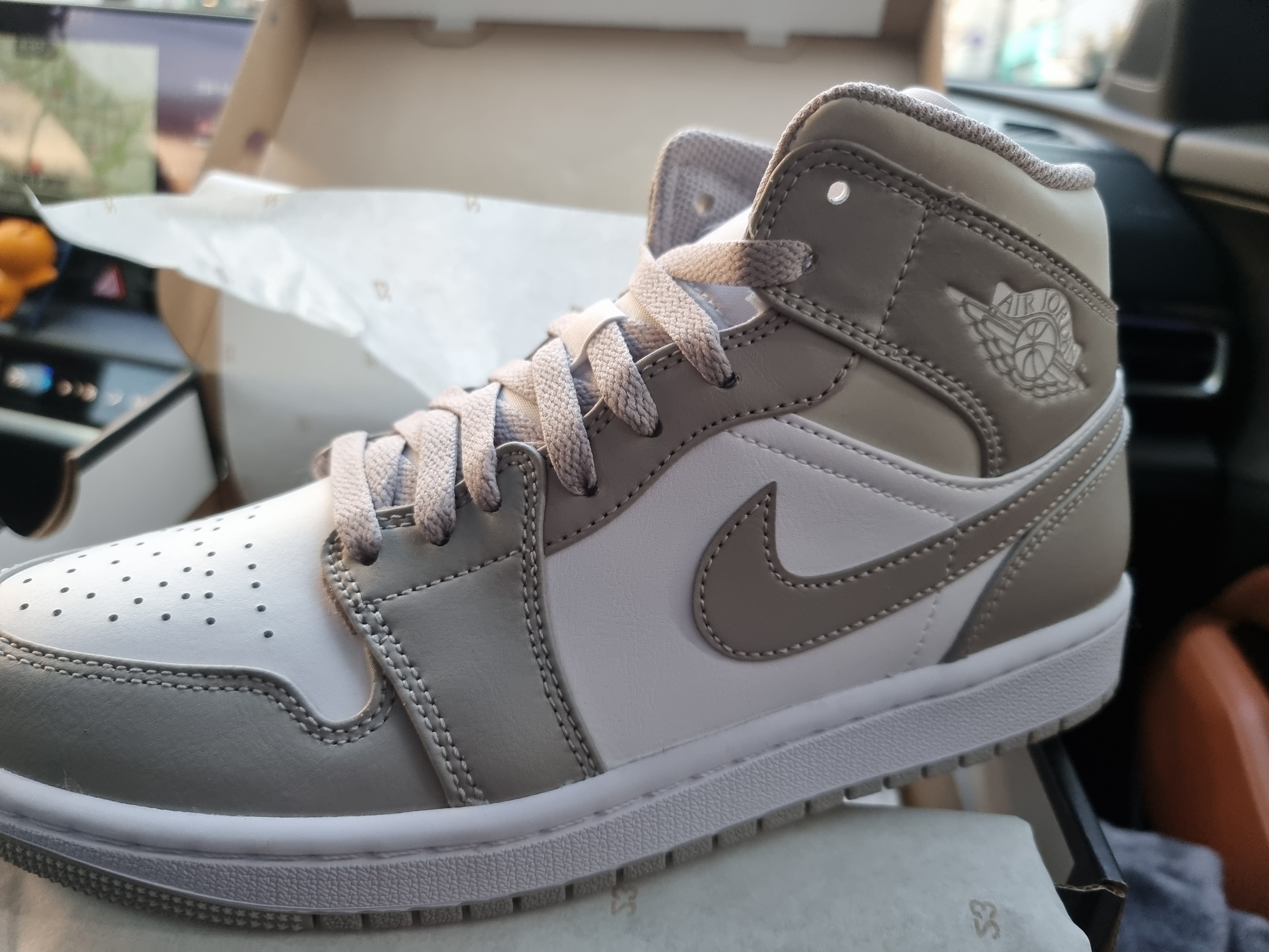 Jordan 1 Mid College Grey 착용 스타일 - 2