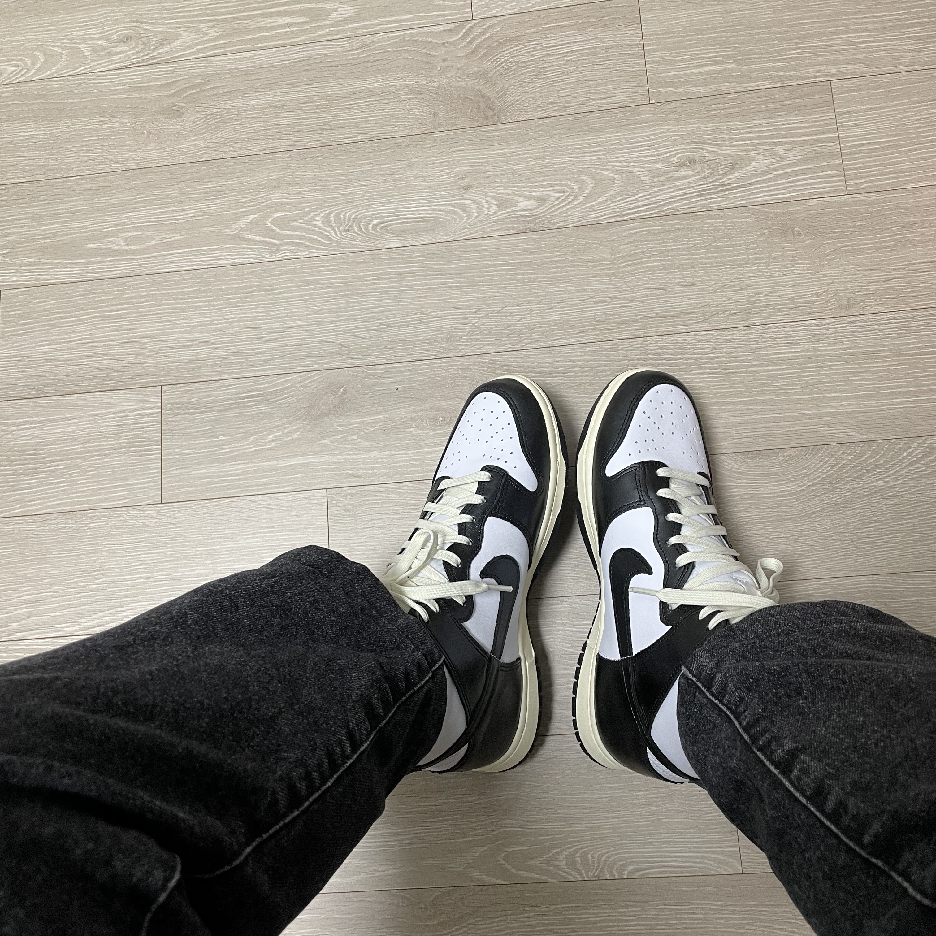 (W) Nike Dunk High Vintage Black 착용 스타일 - 4