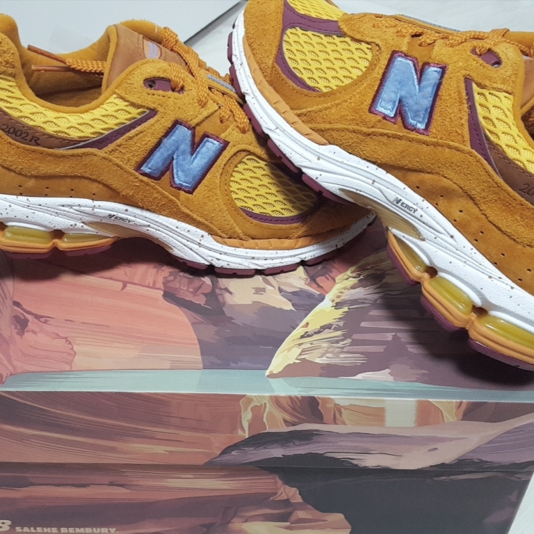 New Balance x Salehe Bembury 2002R Peace Be the Journey 착용 스타일