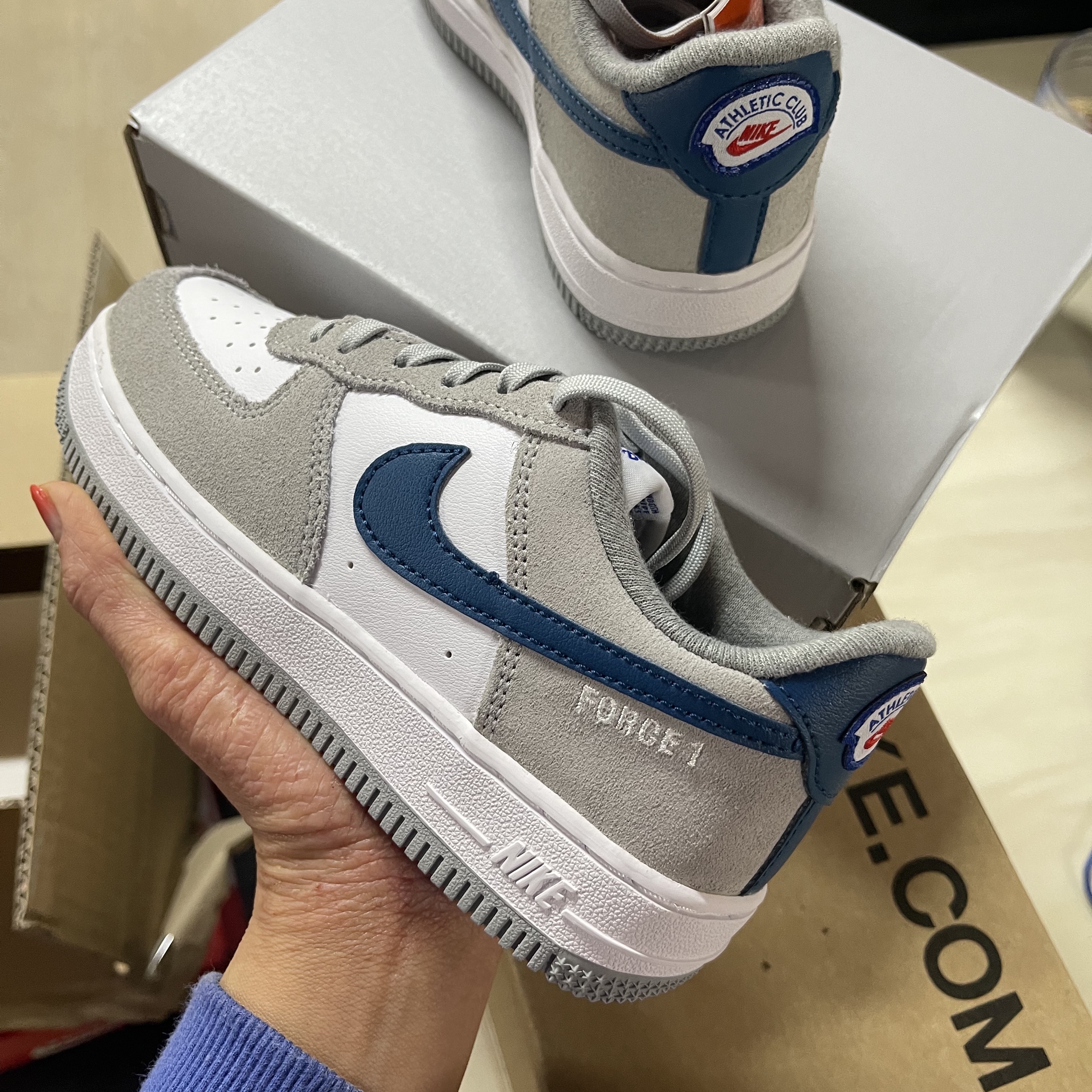 (PS) Nike Air Force 1 LV8 Athletic Club Light Smoke Grey Marina 착용 스타일
