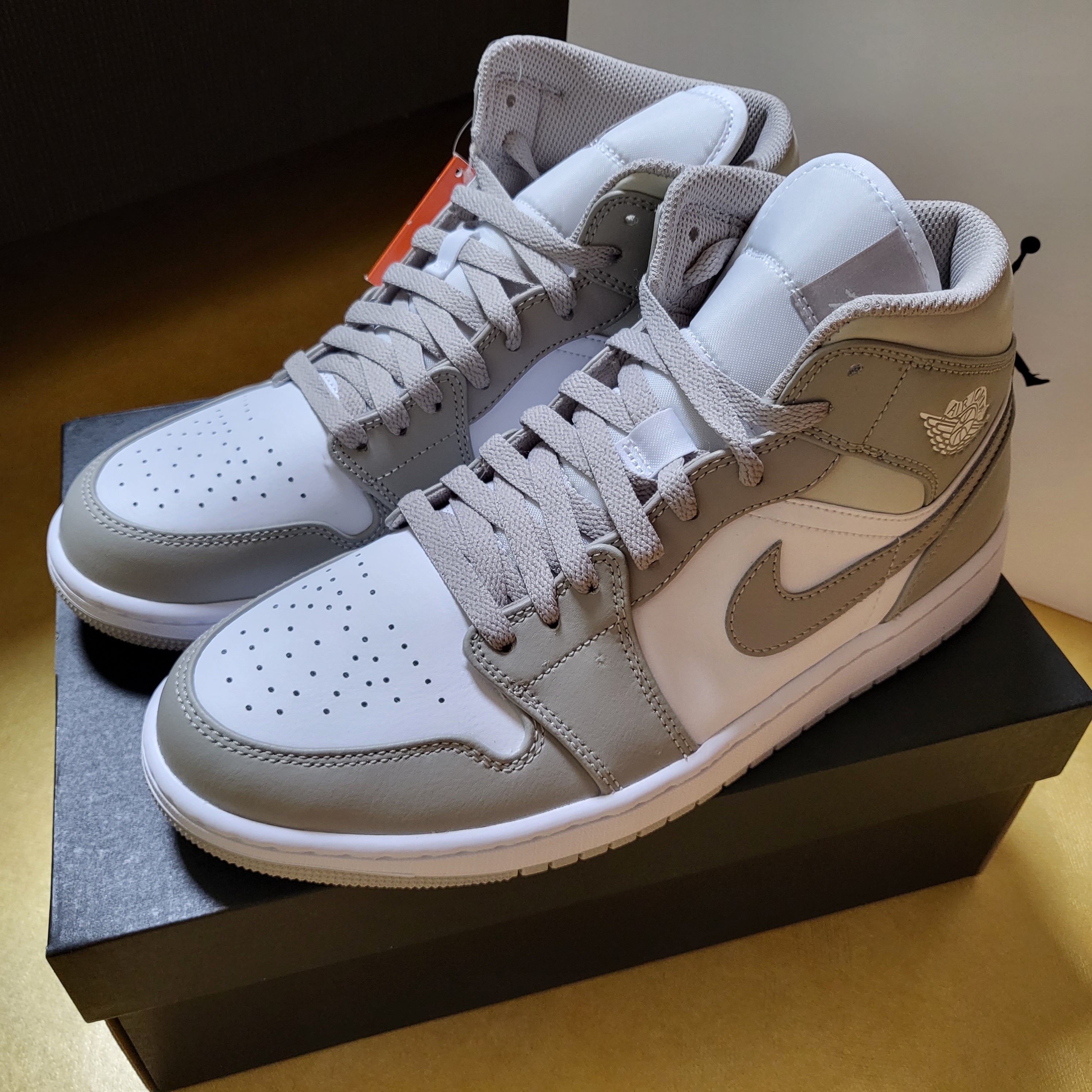 Jordan 1 Mid College Grey 착용 스타일 - 2