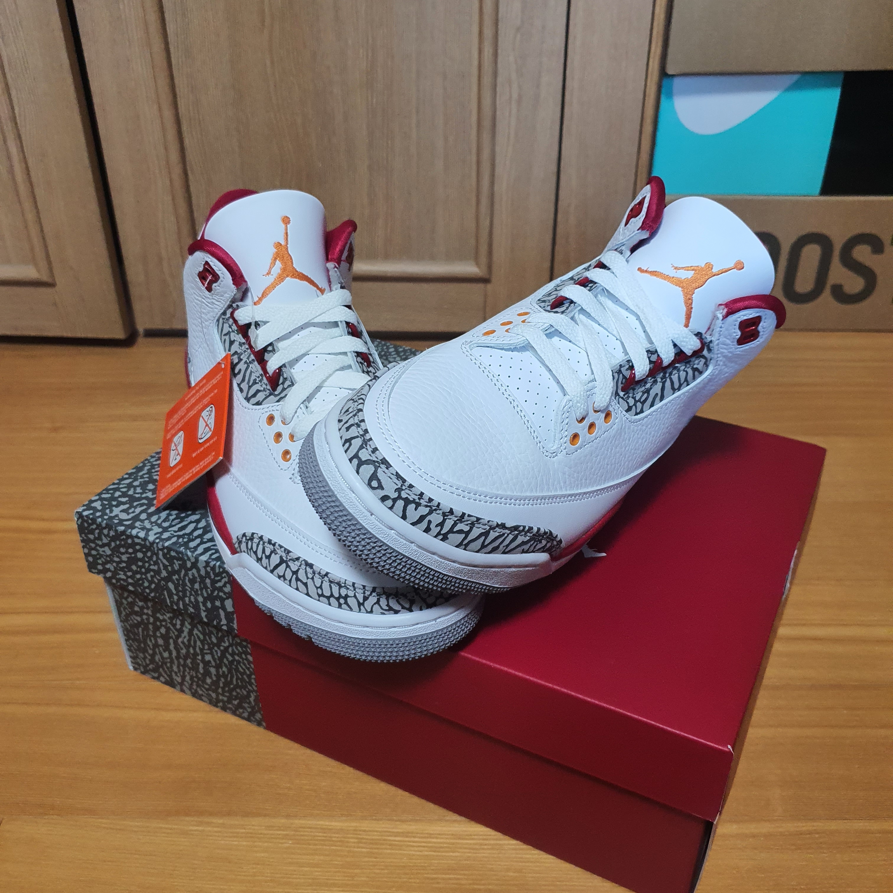 Jordan 3 Retro Cardinal Red 착용 스타일 - 4