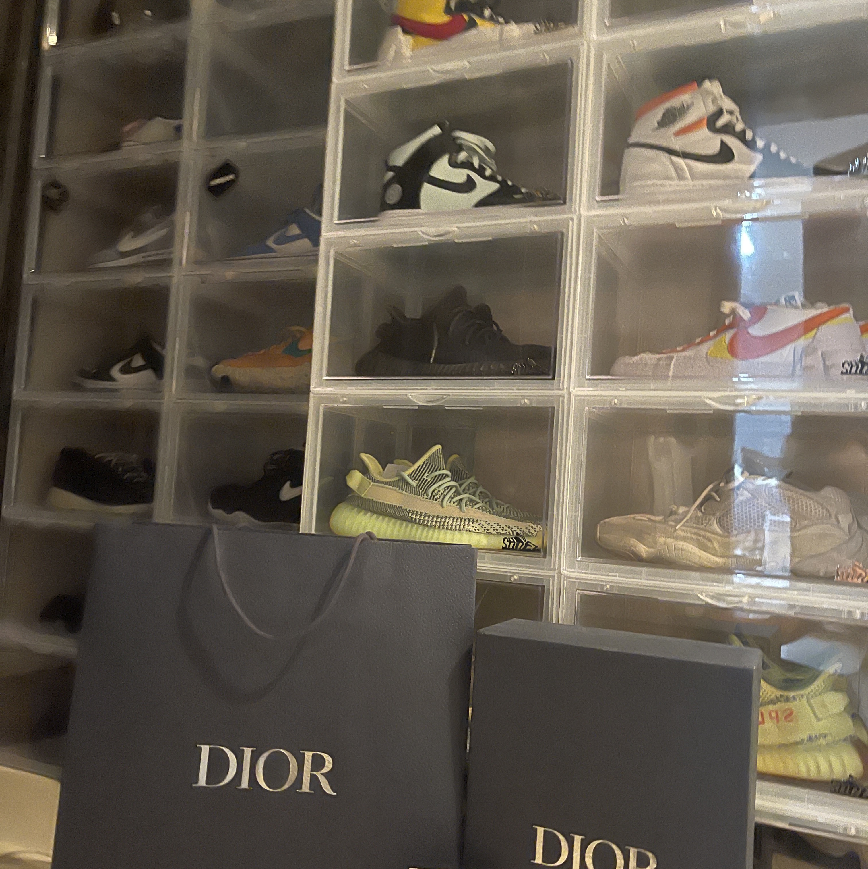 Dior B27 Low-Top Sneakers Gray, Jordan 1 x Travis Scott x Fragment Retro Low OG SP Military Blue 착용 스타일 - 1