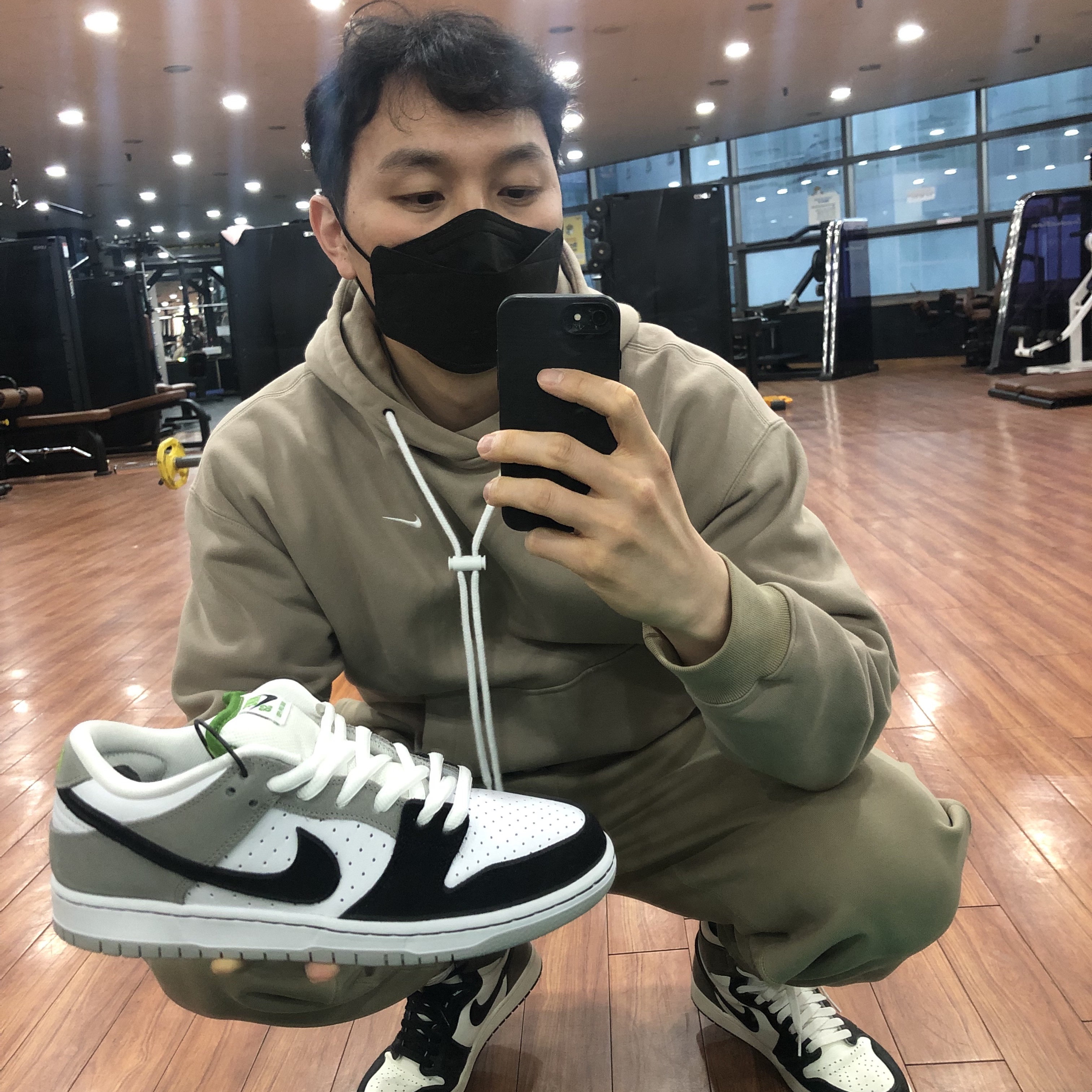 Nike SB Dunk Low Pro Chlorophyll 착용 스타일 - 1