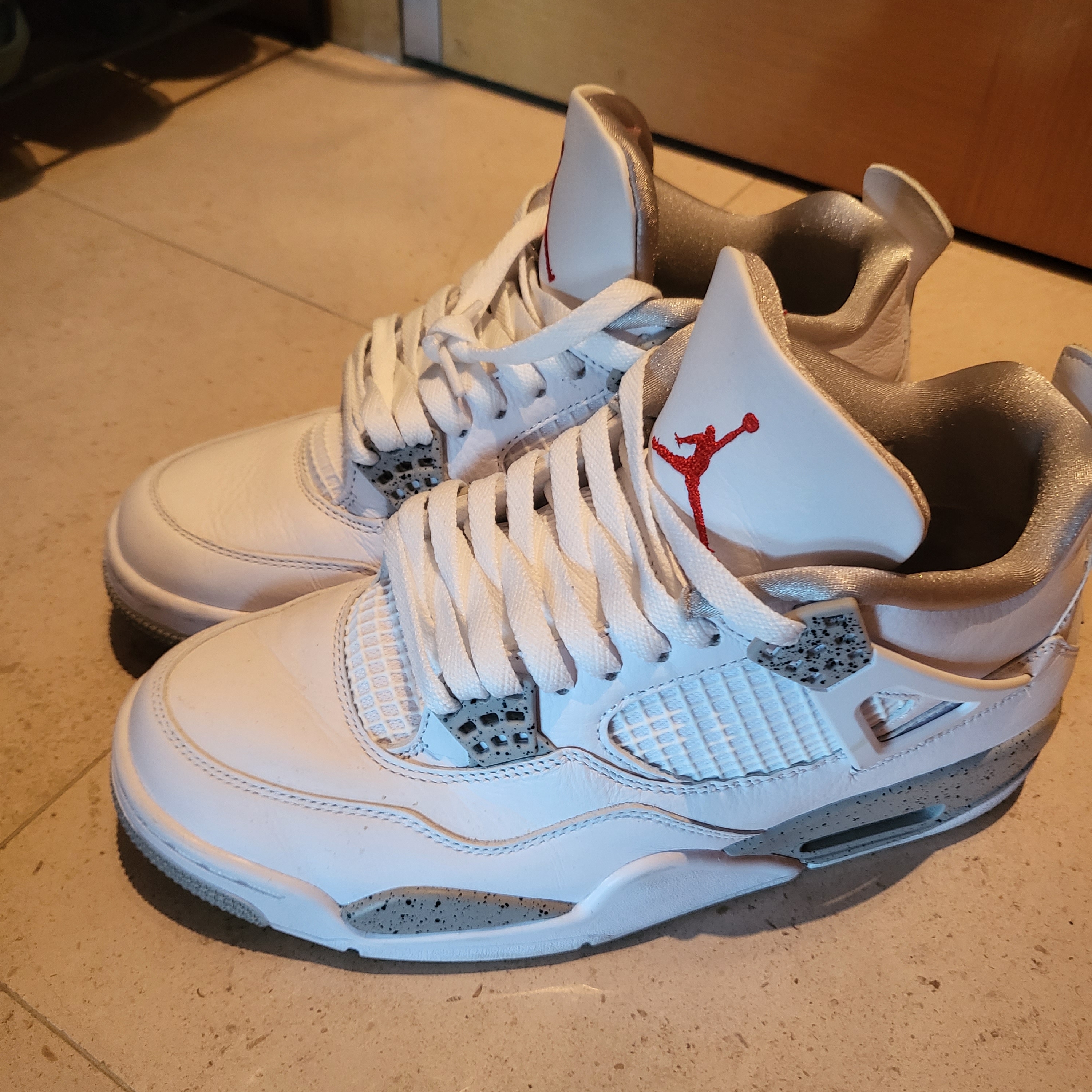 Jordan 4 Retro Tech White 착용 스타일