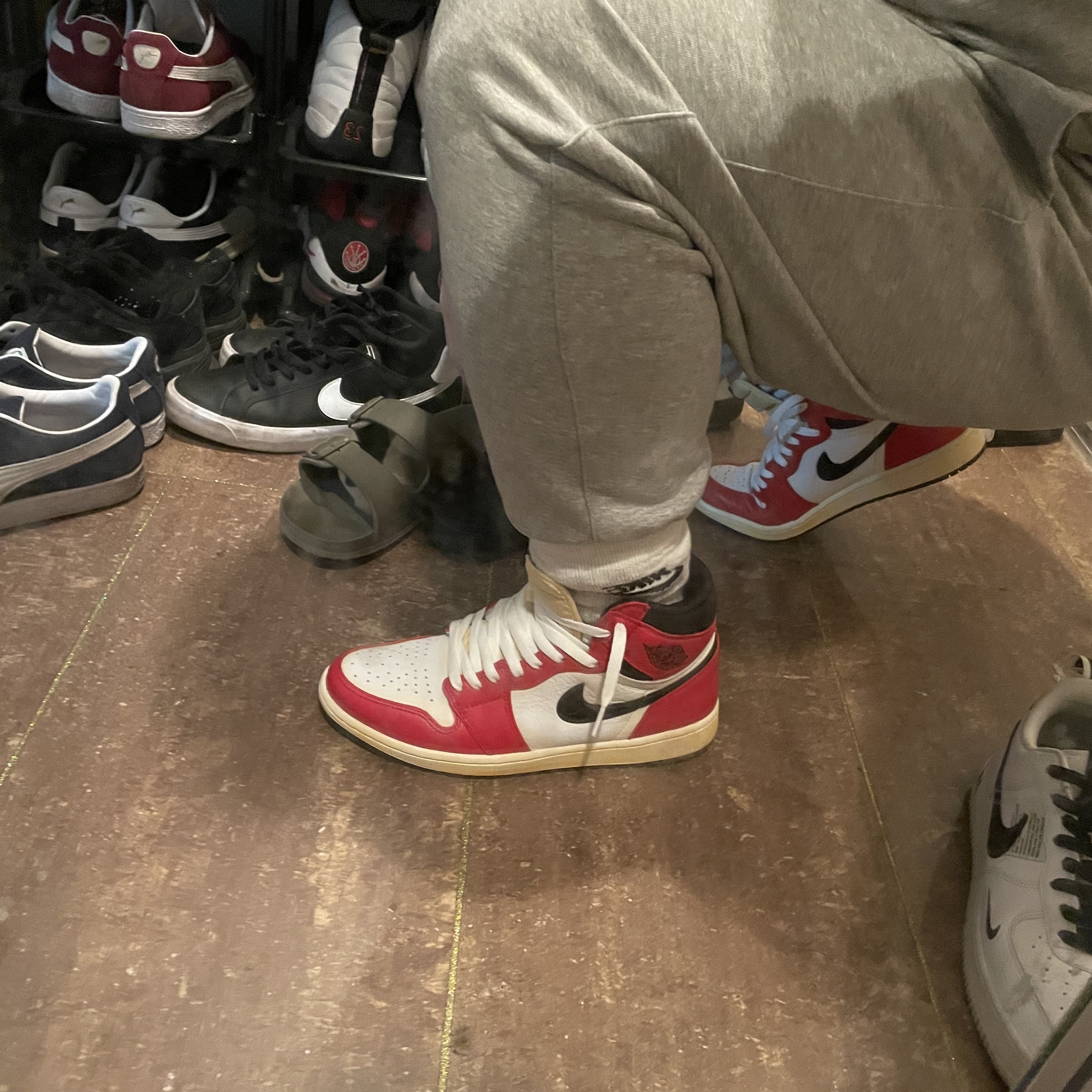 Jordan 1 Retro High OG Light Fusion Red 착용 스타일 - 5