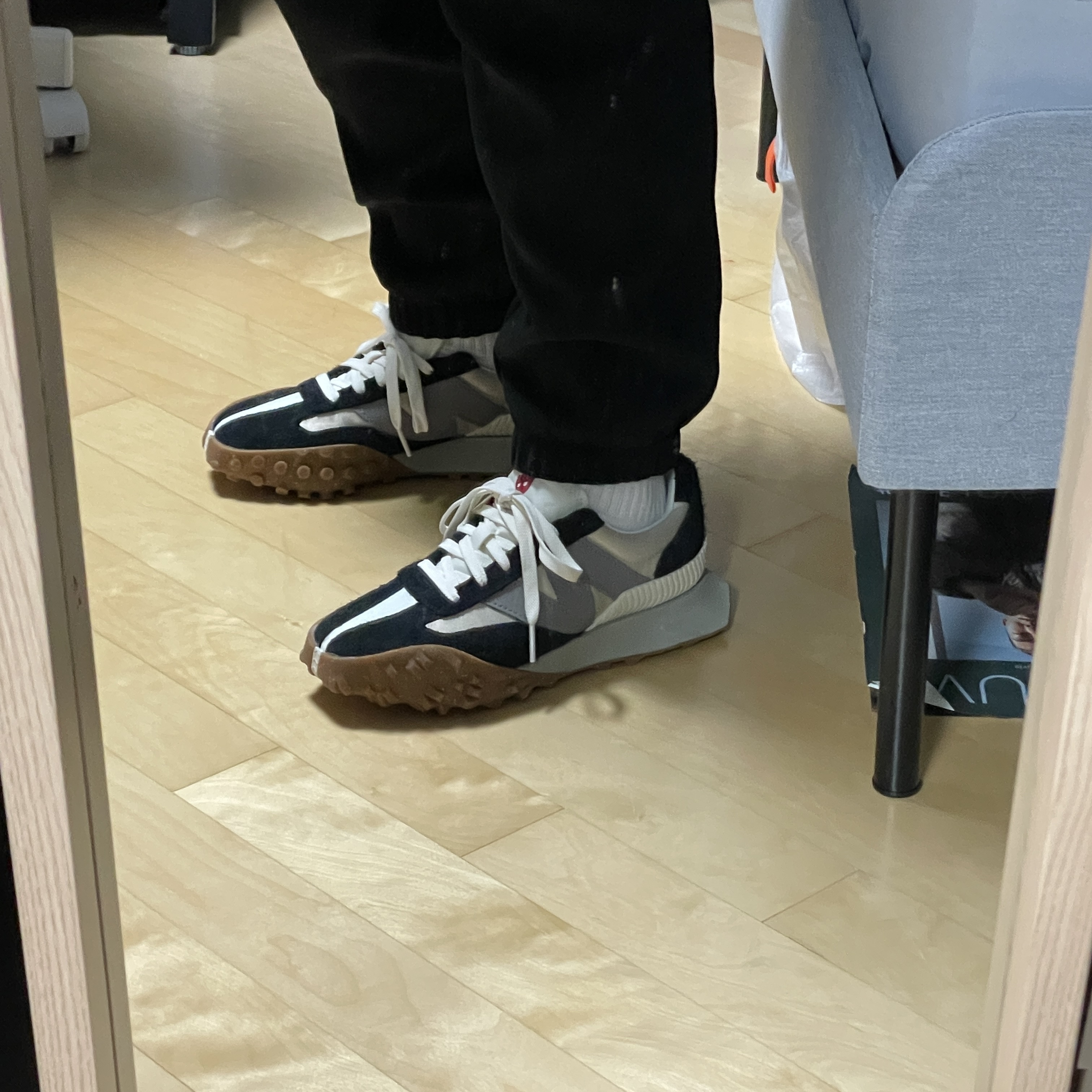 New Balance XC-72 Black Beige 착용 스타일 - 1
