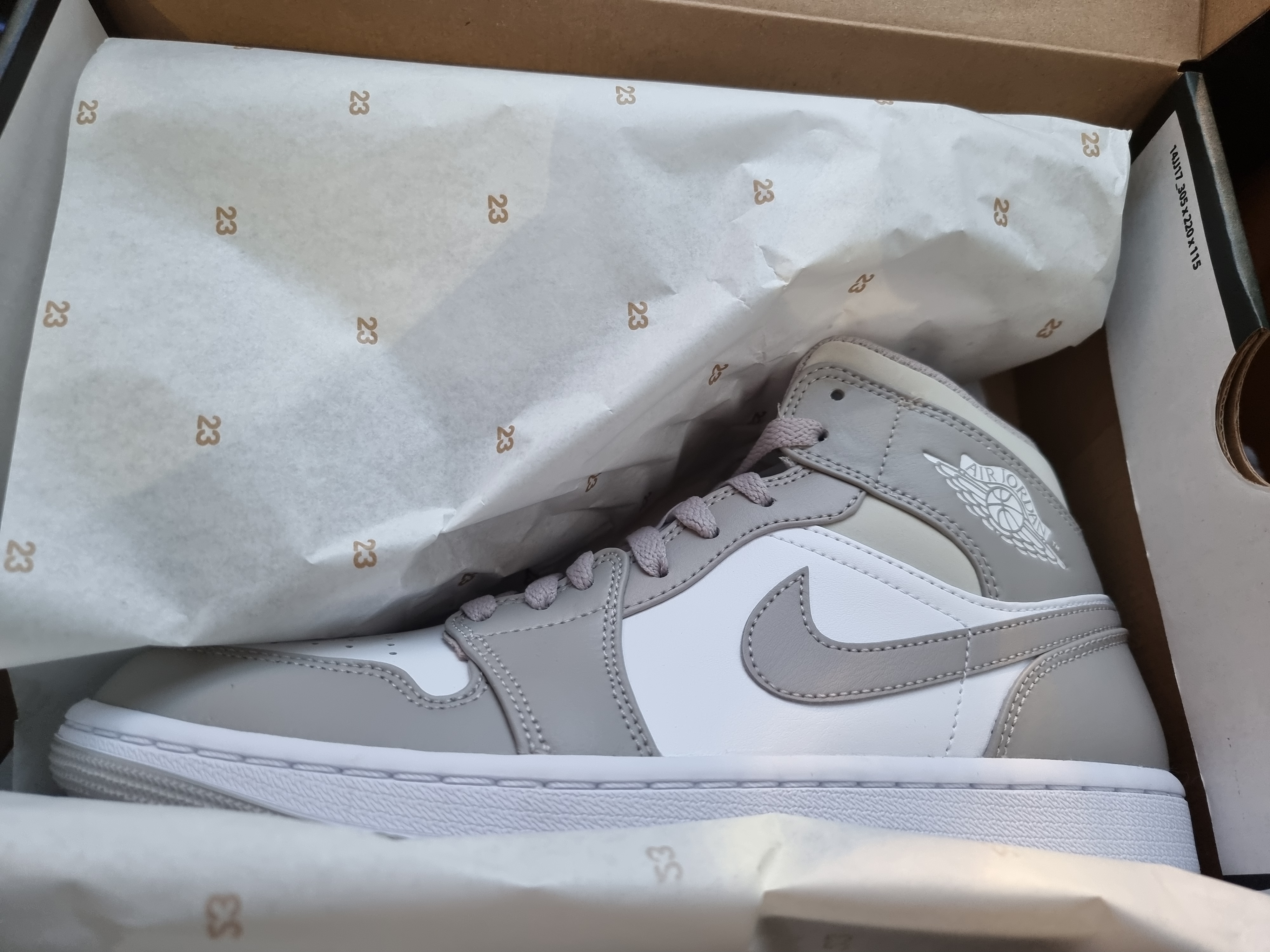Jordan 1 Mid College Grey 착용 스타일 - 1