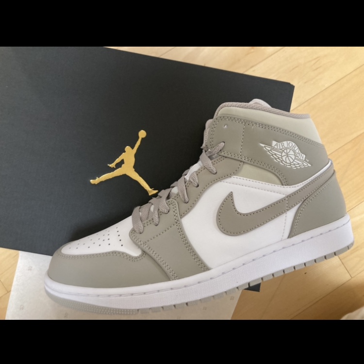 Jordan 1 Mid College Grey 착용 스타일