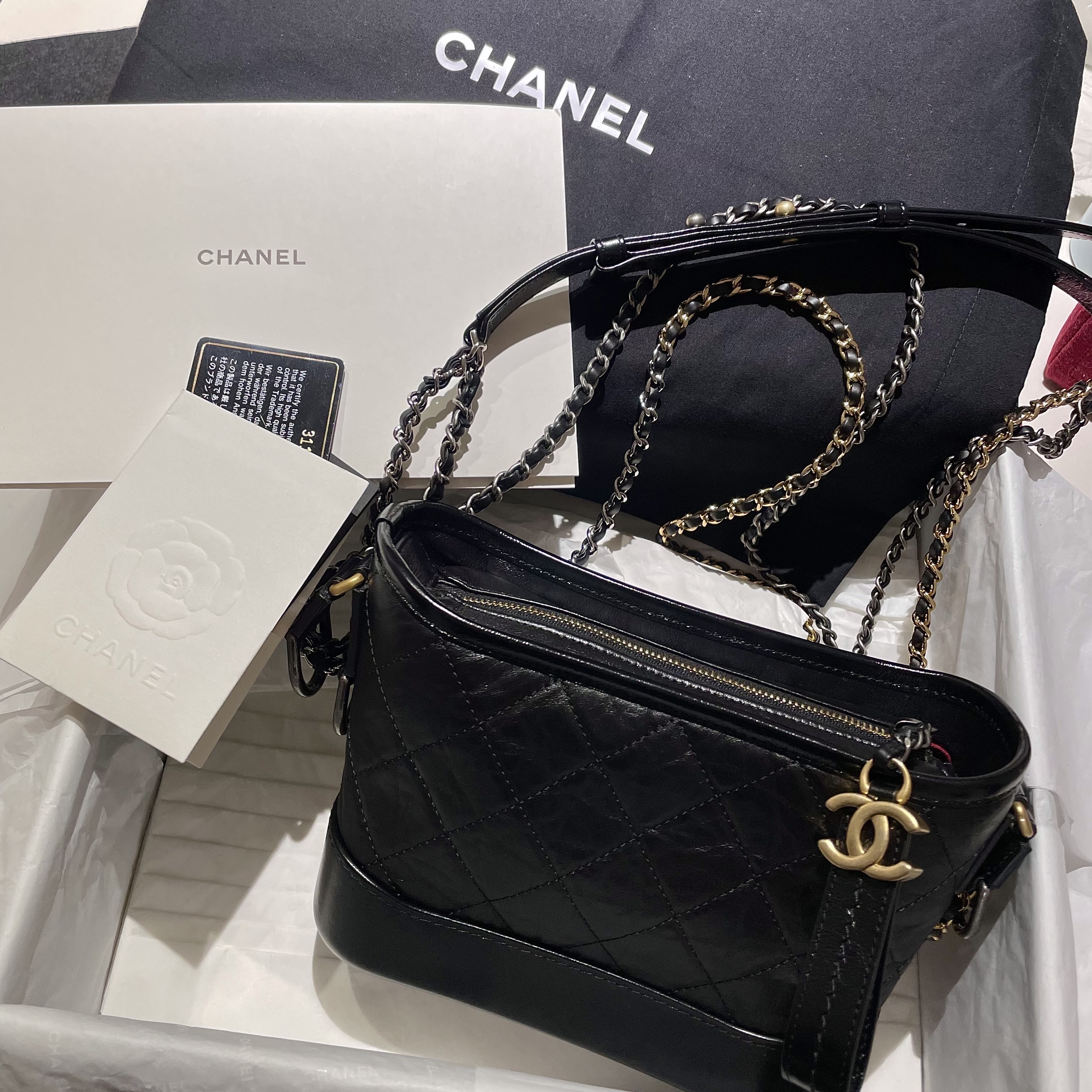 Chanel Gabrielle Small Hobo Bag Aged Calfskin & Gold Black 착용 스타일