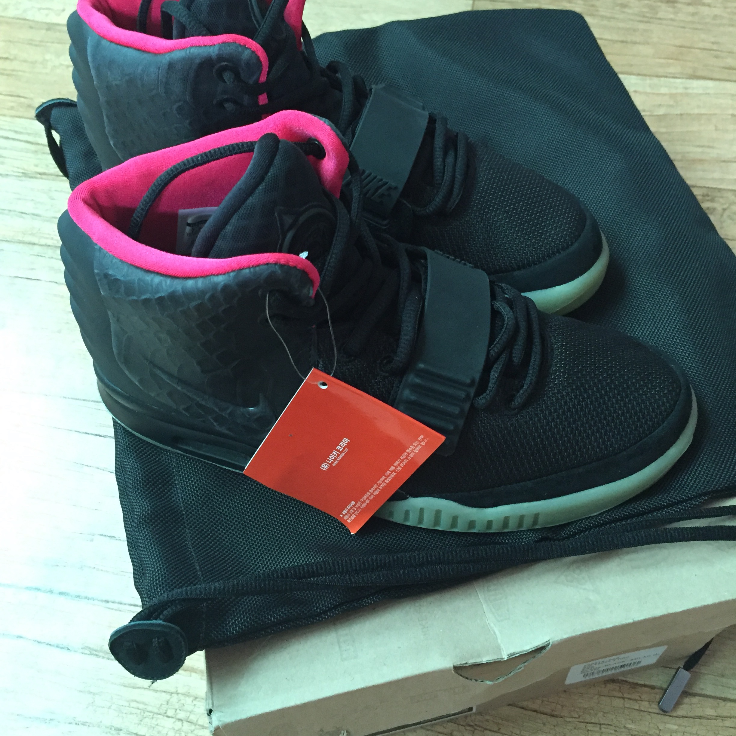 Nike Air Yeezy 2 Solar Red 착용 스타일 - 2