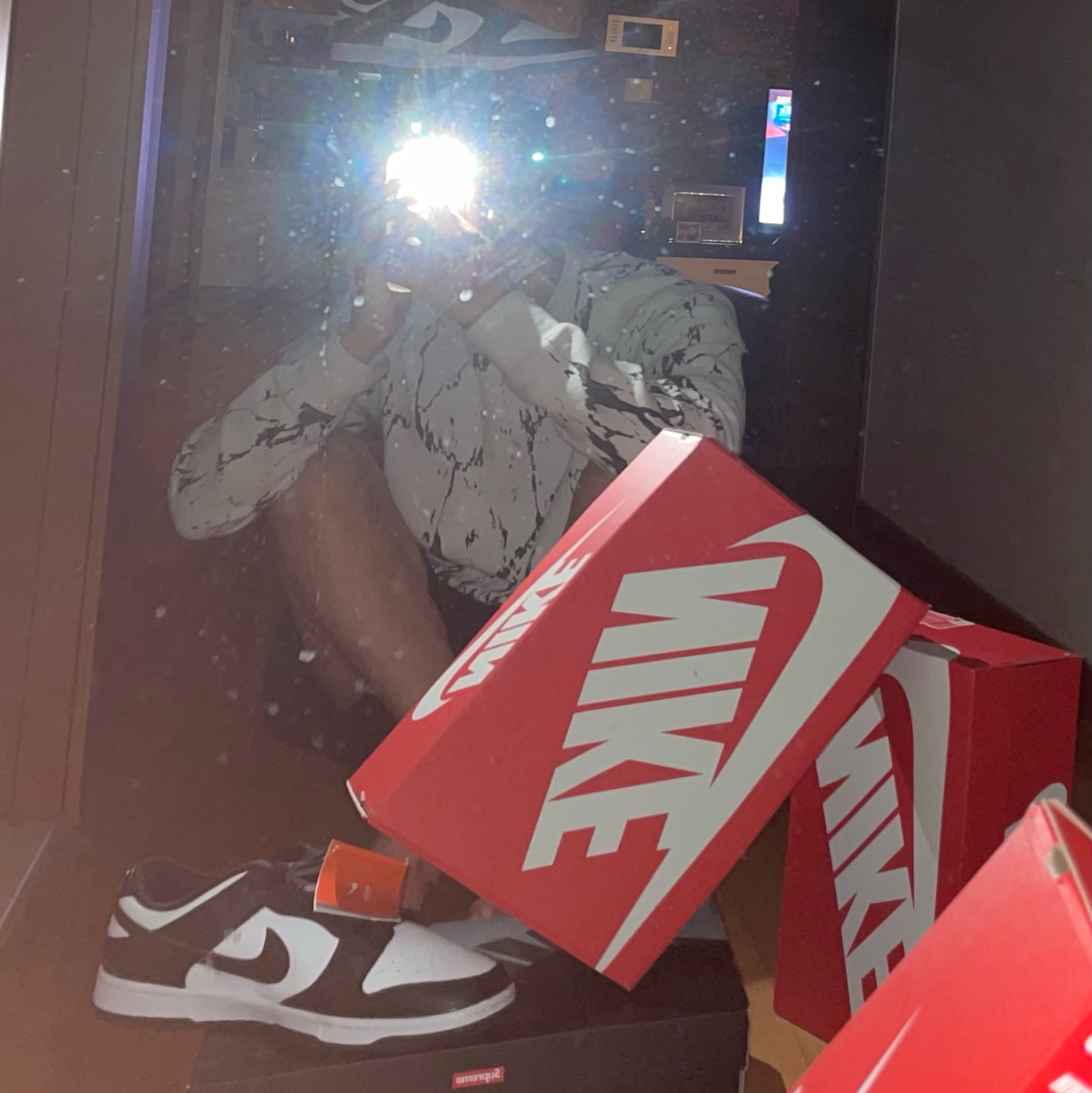Nike Dunk Low Retro Black, Nike x Supreme Air Force 1 Low White 착용 스타일