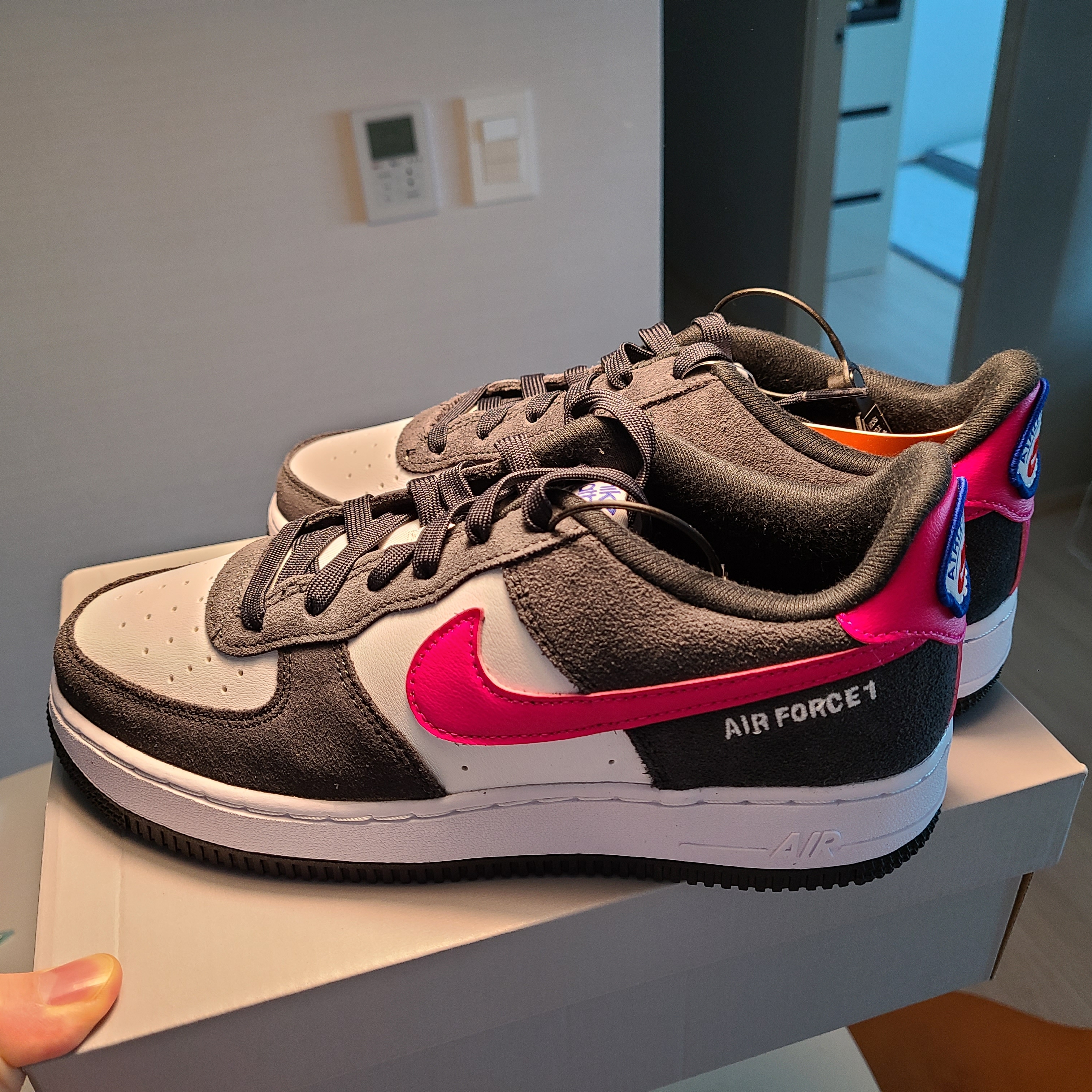 (GS) Nike Air Force 1 LV8 Athletic Club Black Pink Prime 착용 스타일