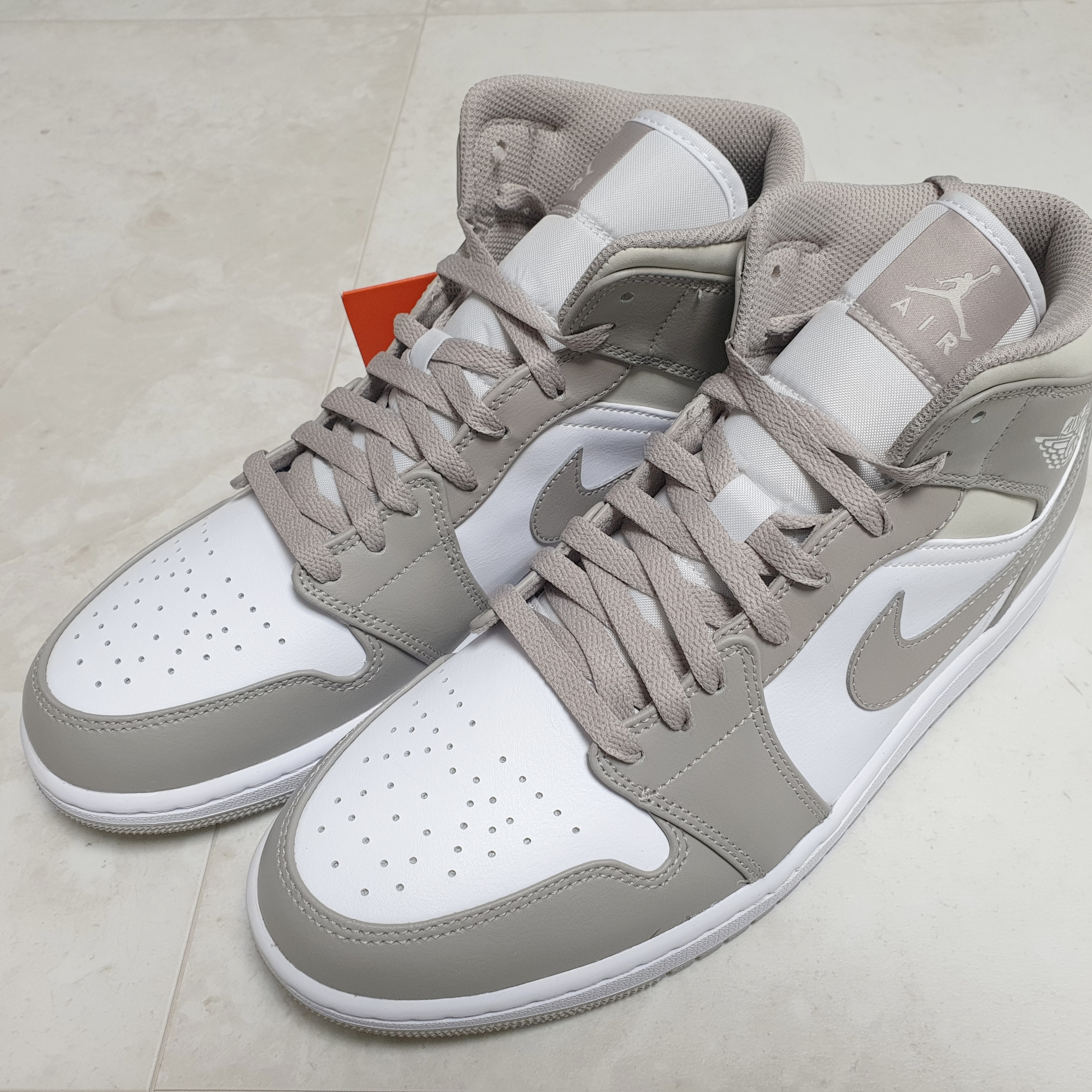 Jordan 1 Mid College Grey 착용 스타일 - 2