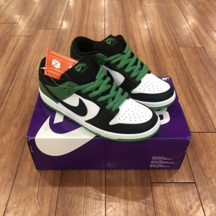 Nike SB Dunk Low Pro Black and Classic Green 착용 스타일