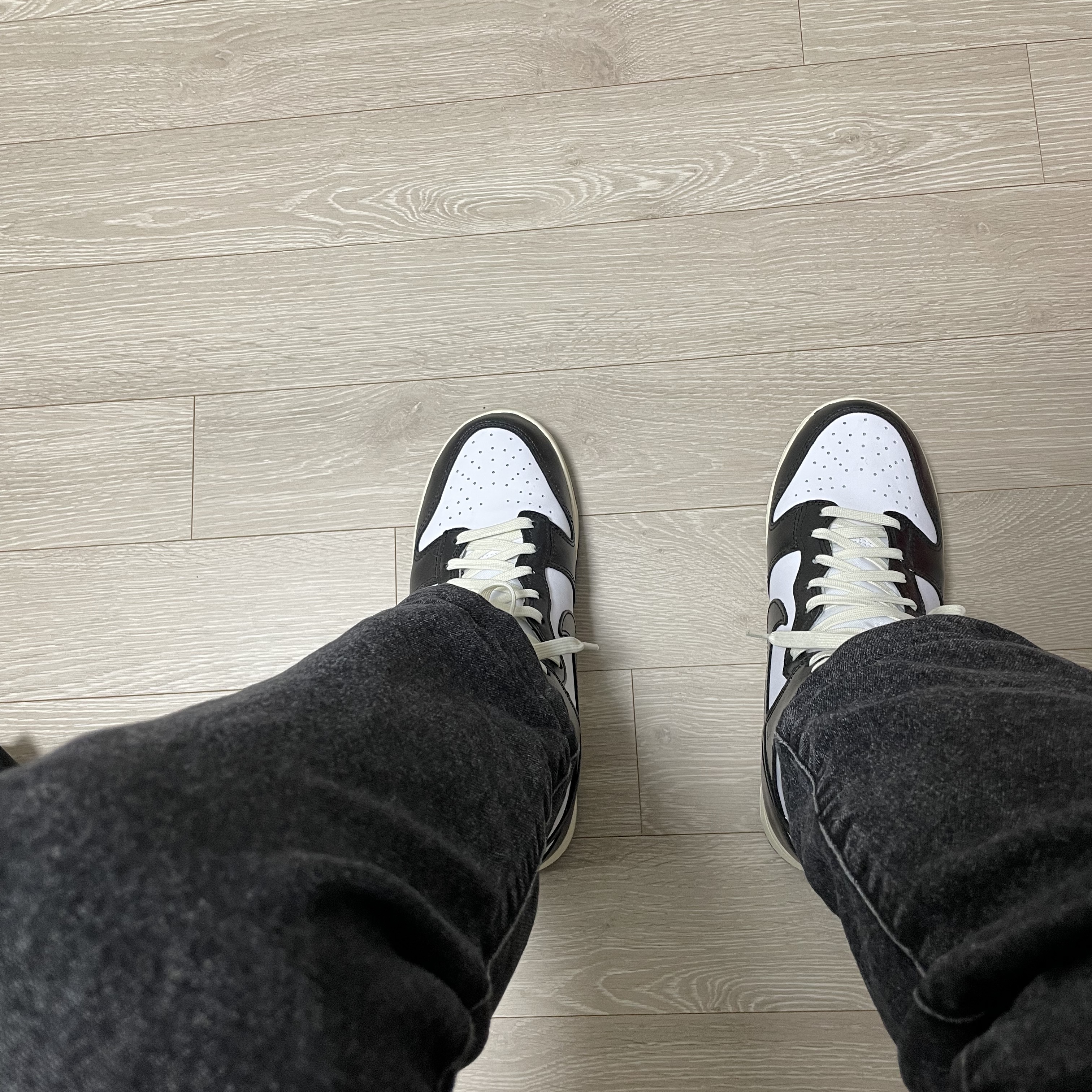 (W) Nike Dunk High Vintage Black 착용 스타일 - 3