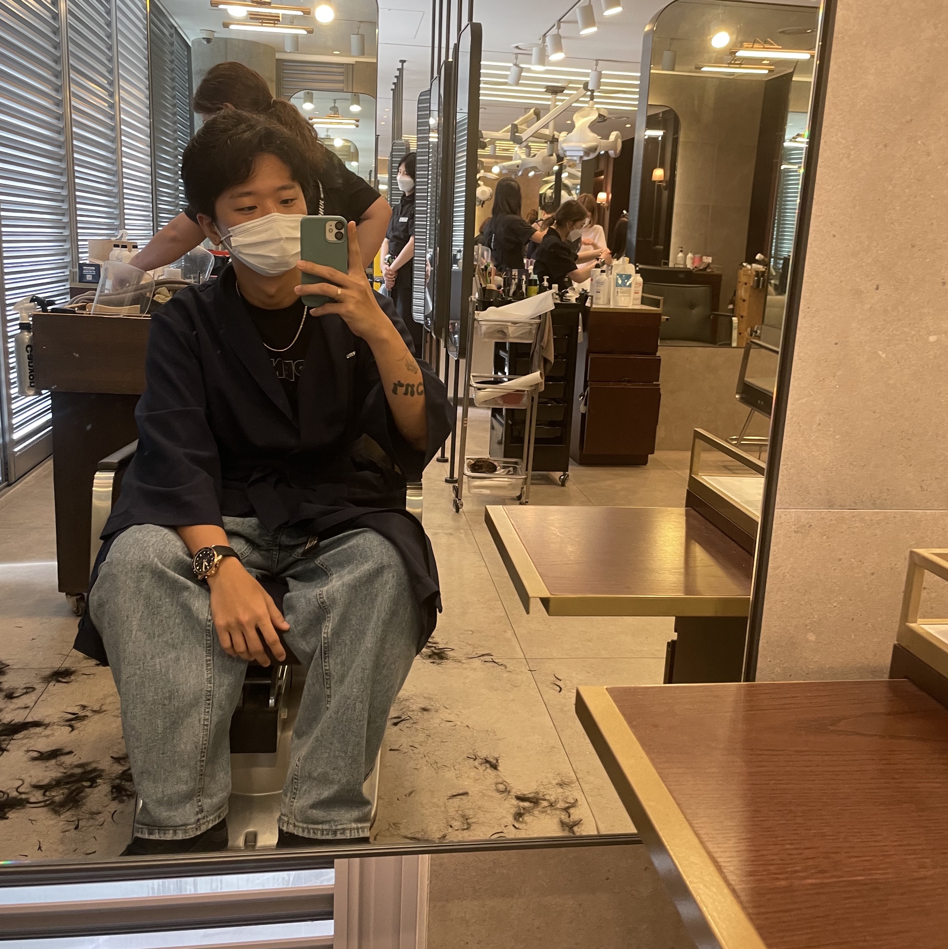 Nike Air Force 1 '07 Low Triple Black, IAB Studio x Doosan Infracore T-Shirt Dark Gray 착용 스타일 - 4