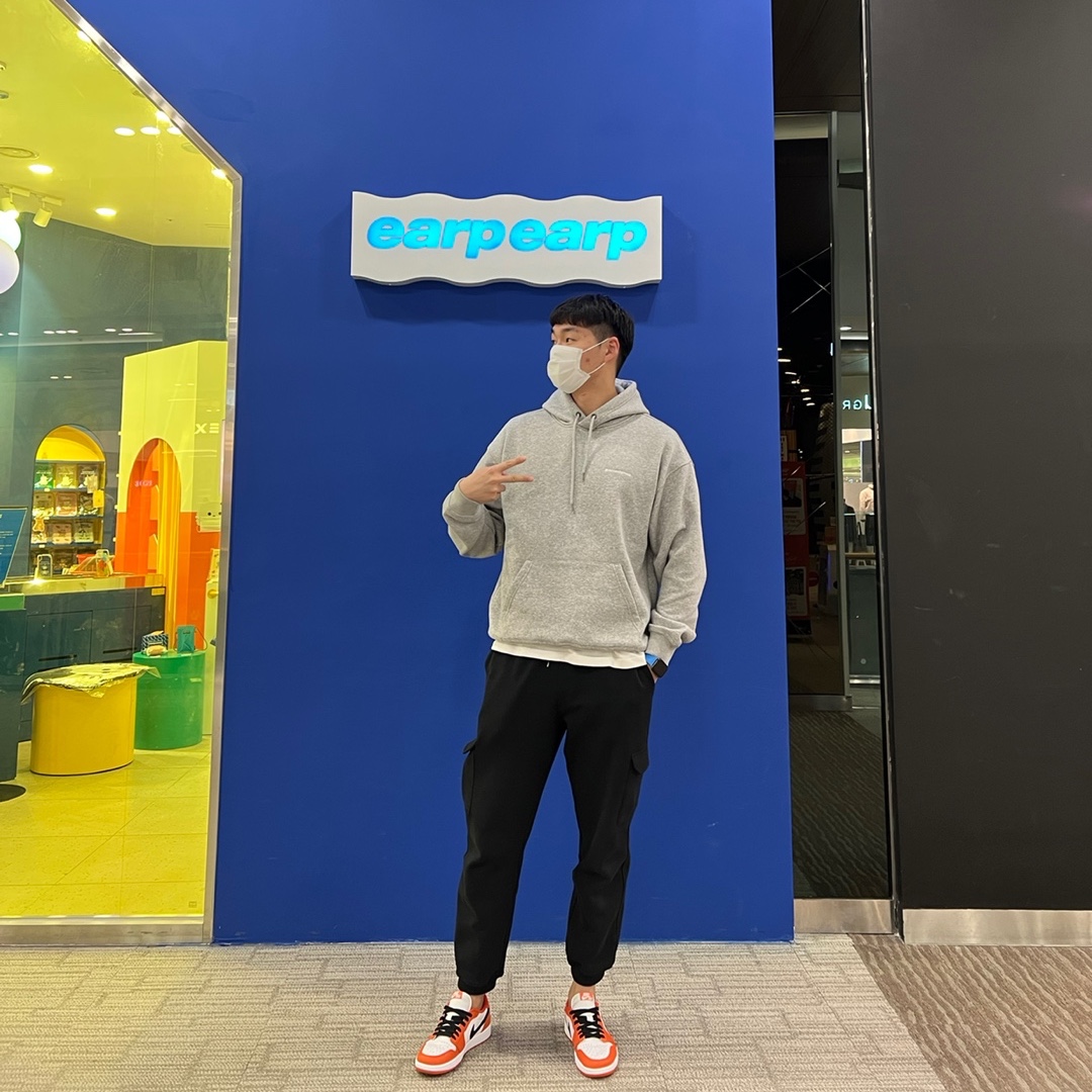 Jordan 1 Low OG Starfish 착용 스타일 - 1