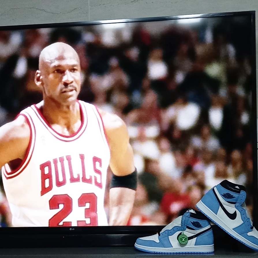 Jordan 1 Retro High OG University Blue 착용 스타일