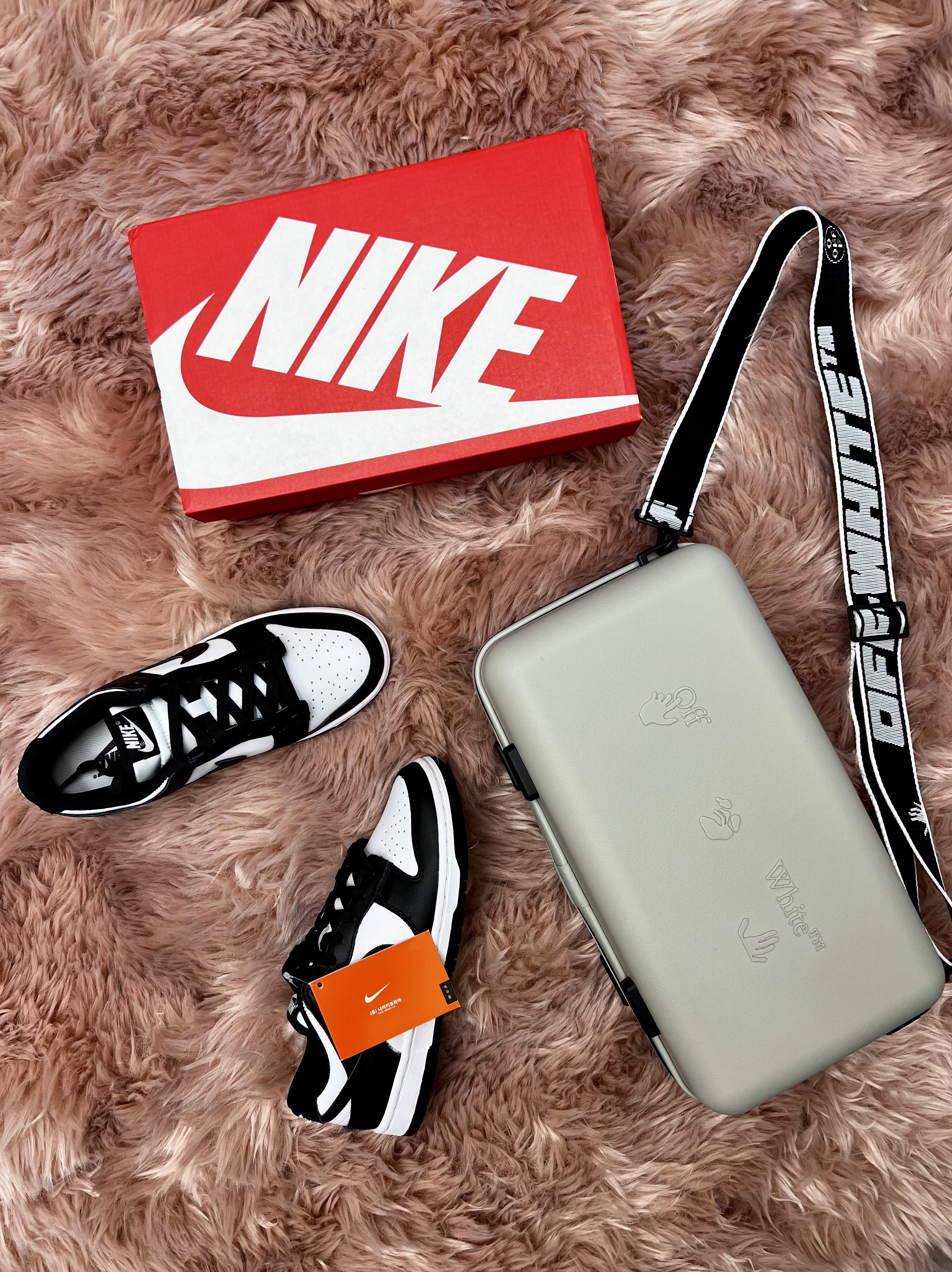 (W) Nike Dunk Low Black, Off-White x Amore Pacific Protection Box (Without Cosmetics) 착용 스타일
