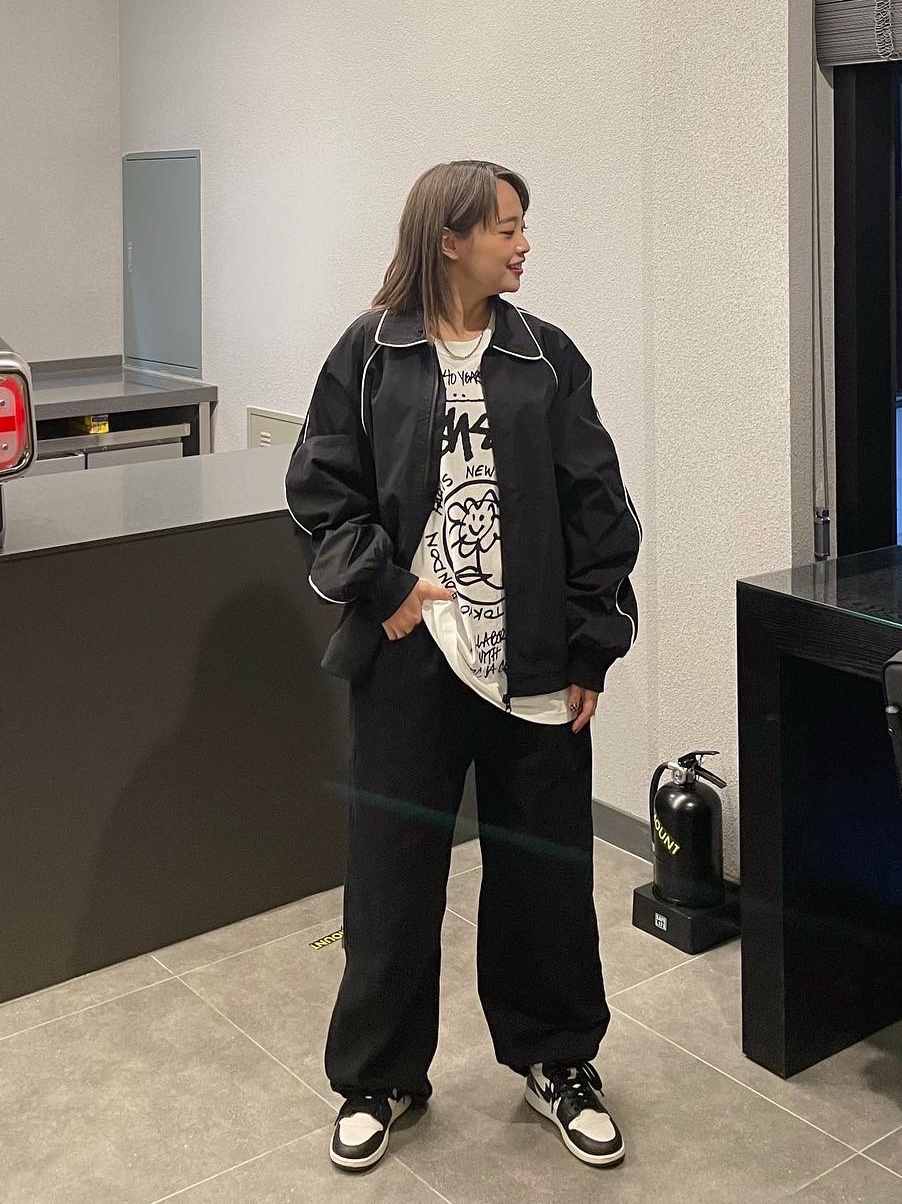 Stussy x Marc Jacobs 40 WT T-Shirt, (GS) Jordan 1 Retro High OG Black White 2014 착용 스타일 - 3