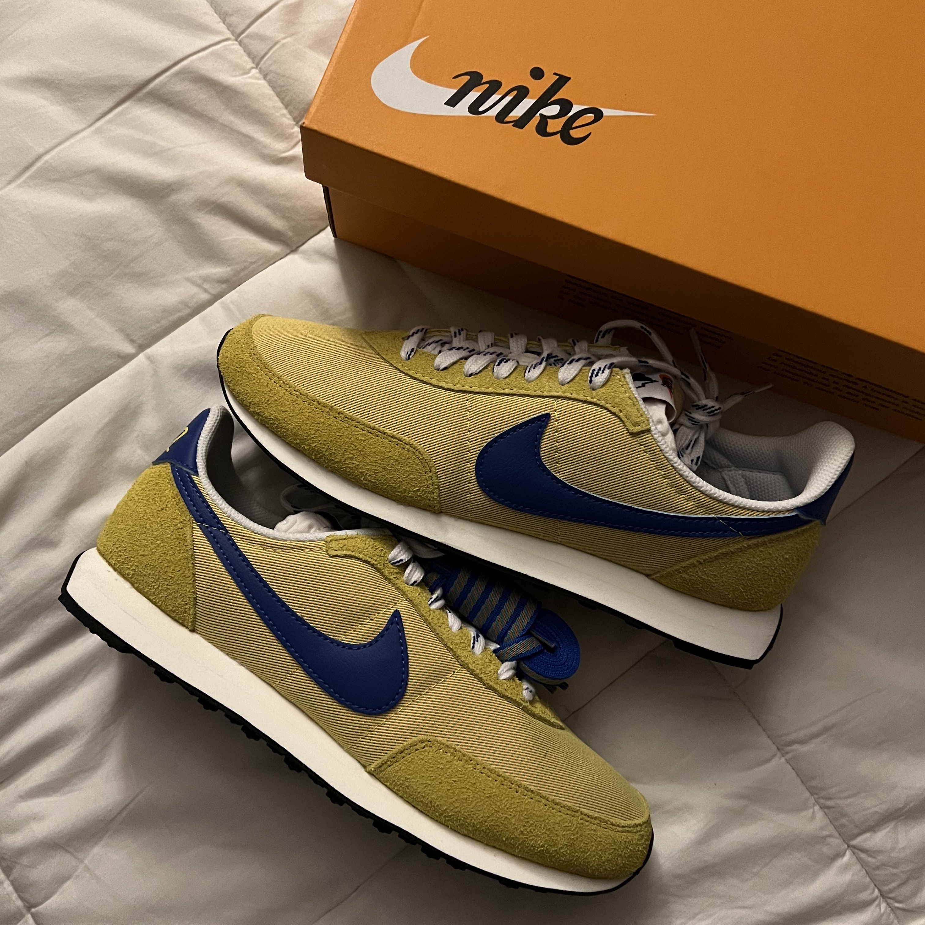 Nike Waffle Trainer 2 SD Yellow Strike 착용 스타일
