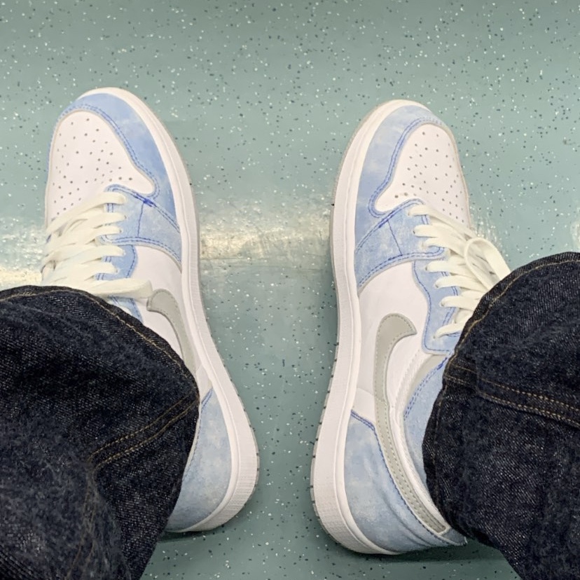 Jordan 1 Retro High OG Hyper Royal 착용 스타일