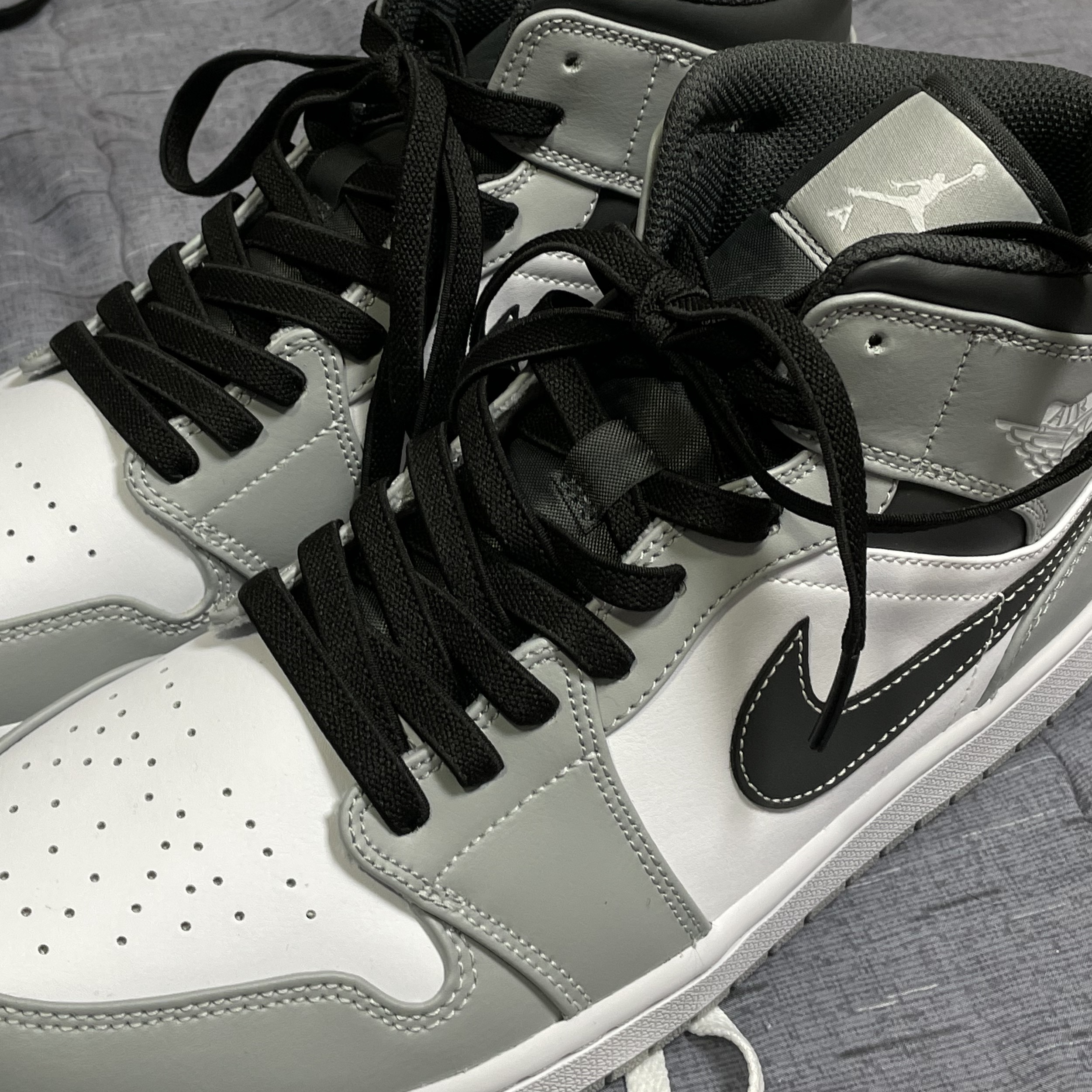 Jordan 1 Mid Light Smoke Grey Anthracite 착용 스타일 - 4