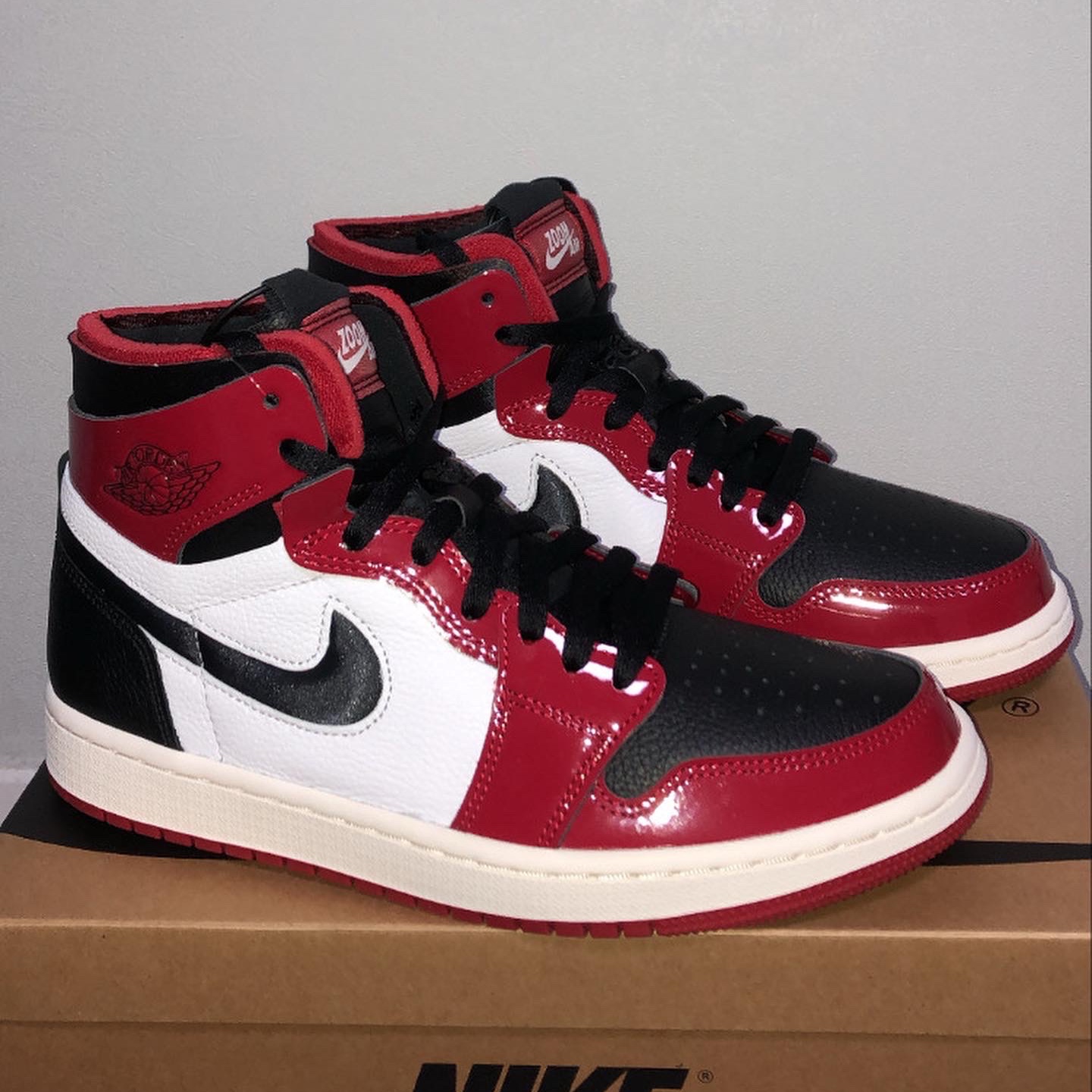 (W) Jordan 1 Zoom Air CMFT Gym Red Black 착용 스타일 - 1