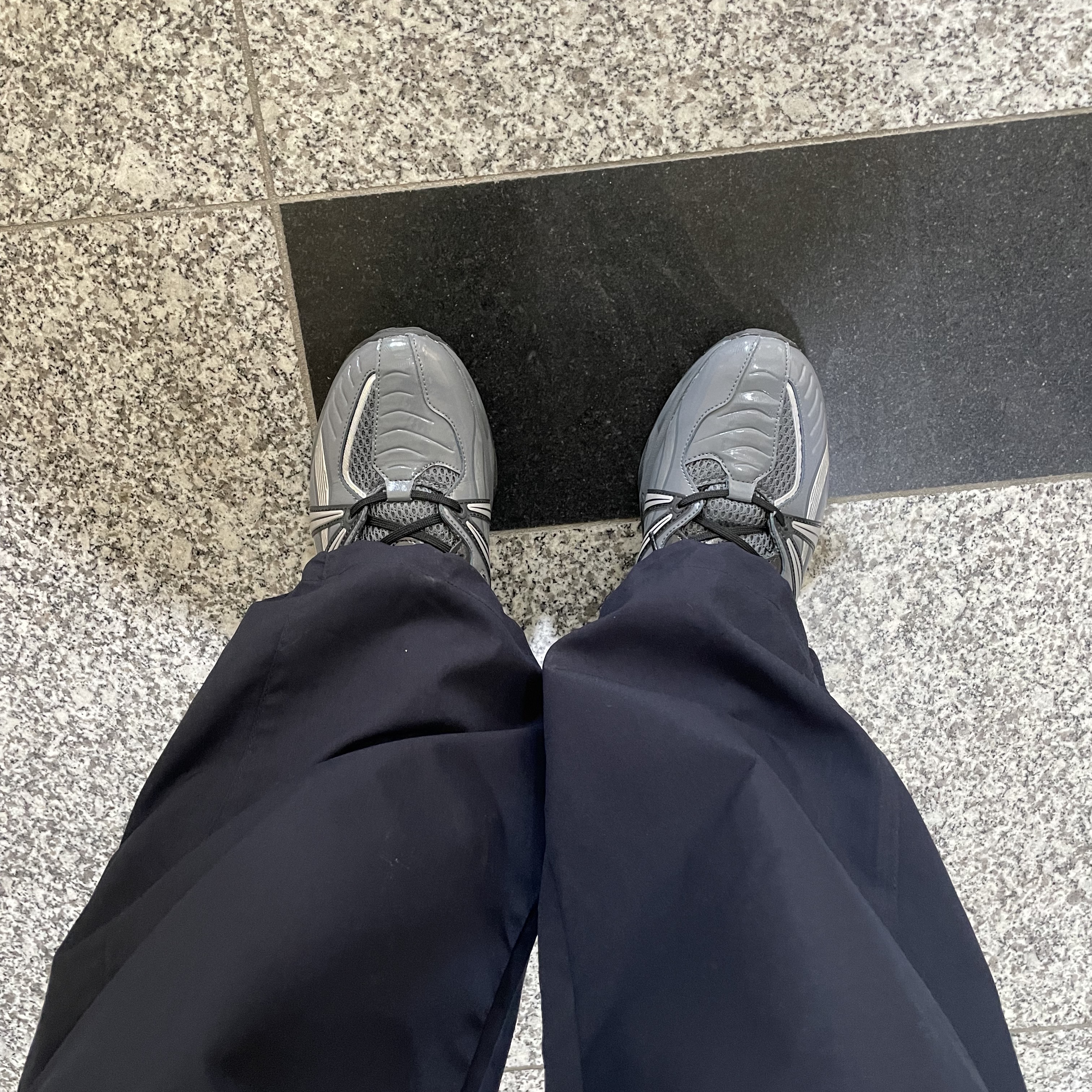 Asics HN2-S Protoblast Steel Grey 착용 스타일
