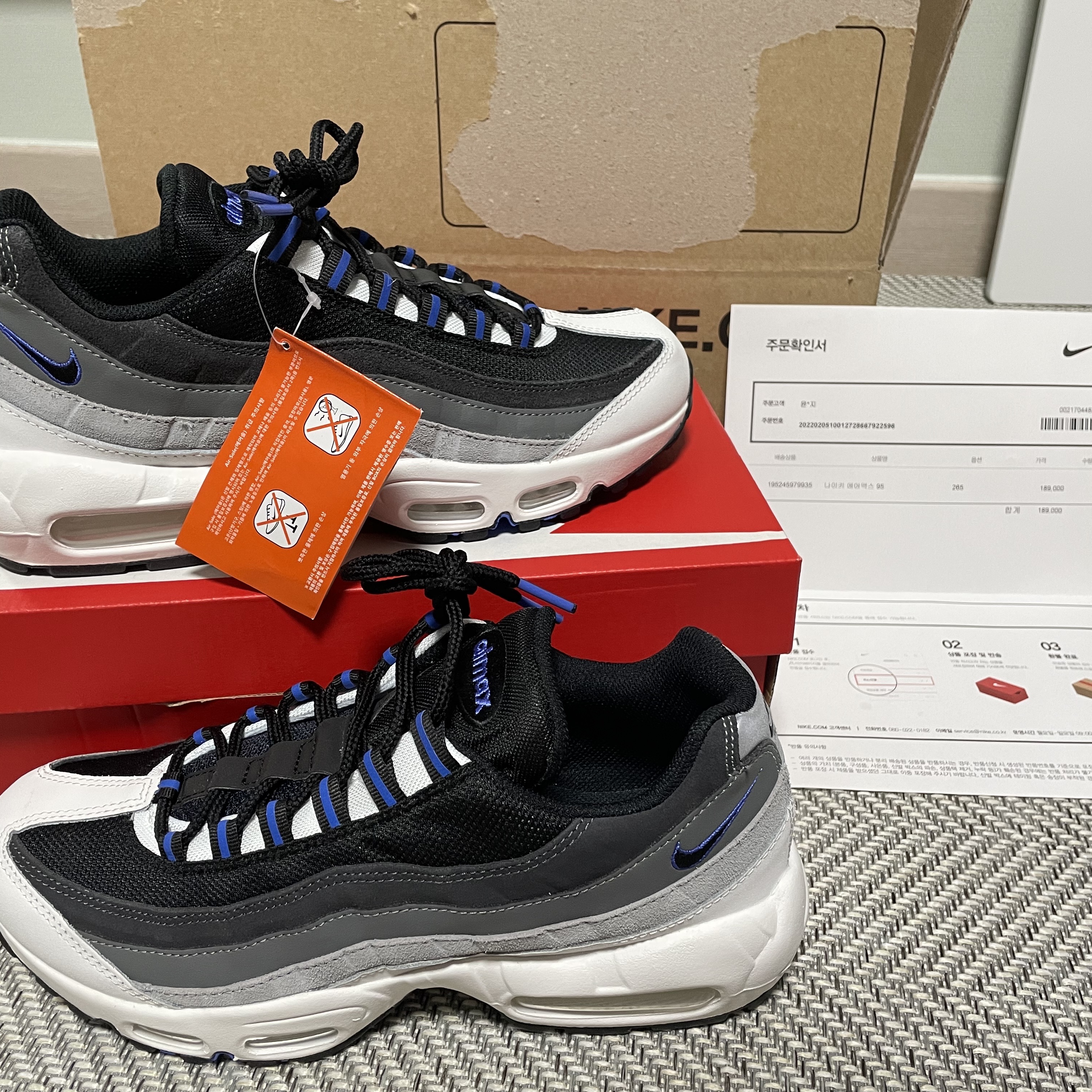 Nike Air Max 95 Summit White Wolf Grey 착용 스타일