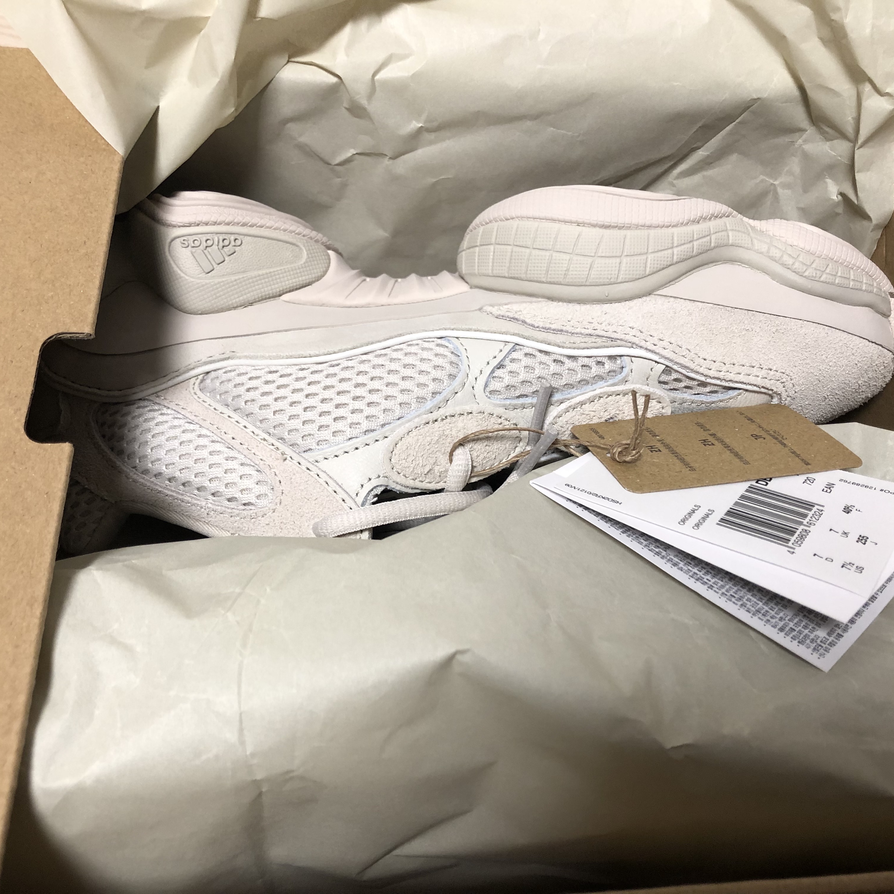 Adidas Yeezy 500 Blush 2022 착용 스타일 - 1