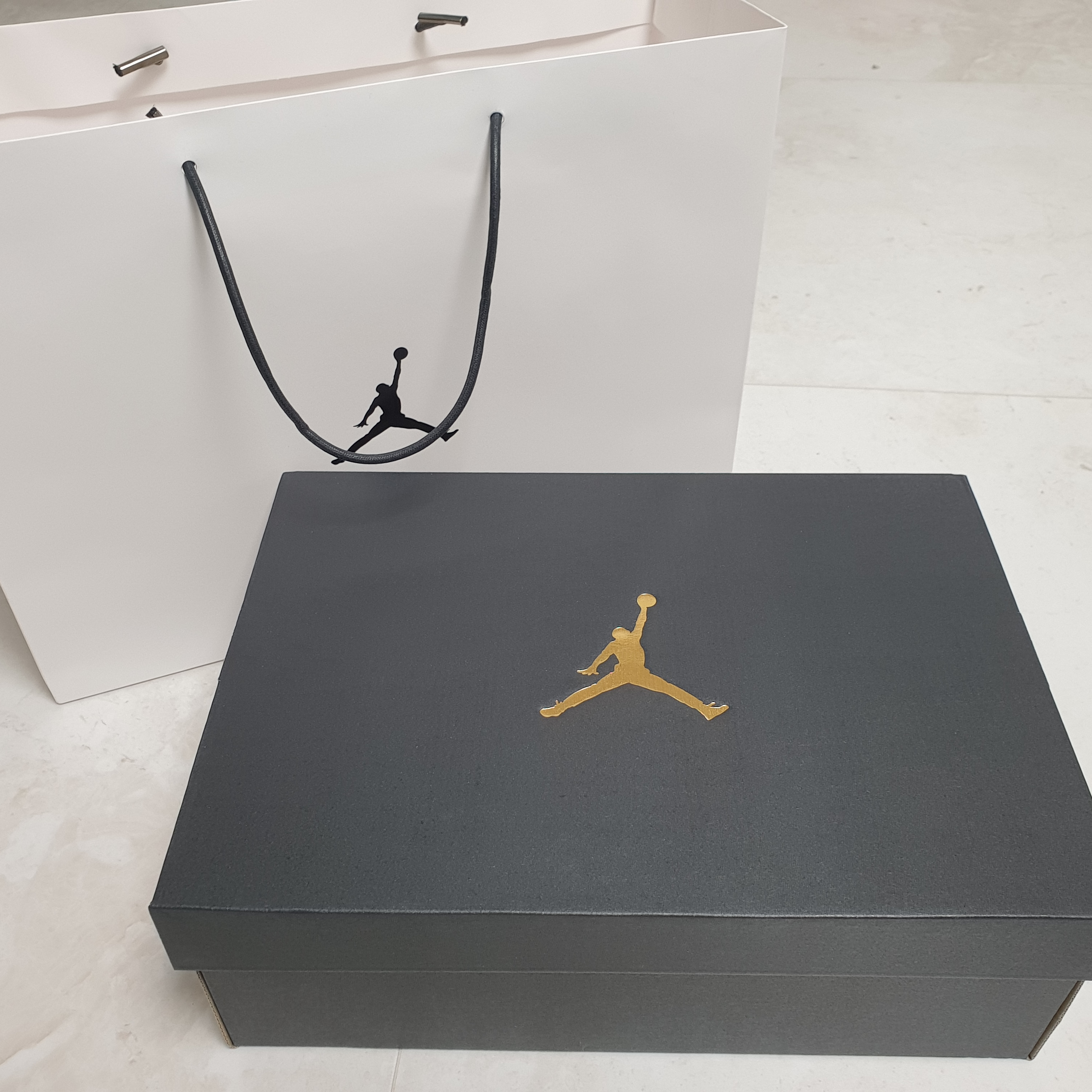 Jordan 1 Mid College Grey 착용 스타일 - 3
