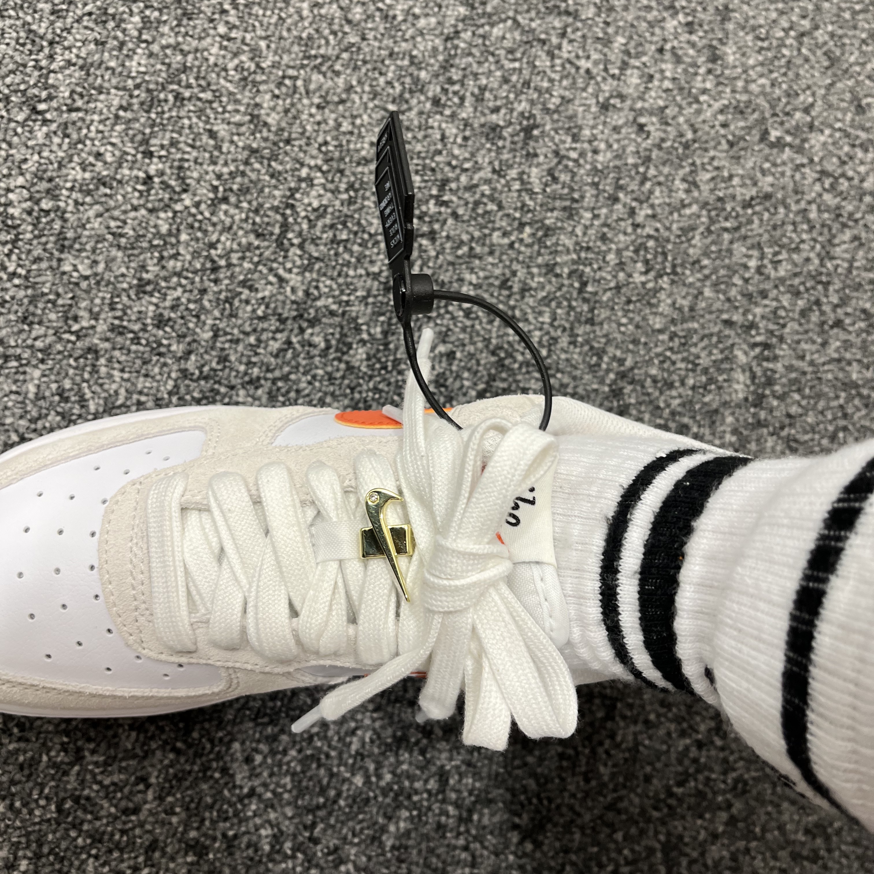 (W) Nike Air Force 1 '07 SE First Use Orange Sail 착용 스타일 - 2