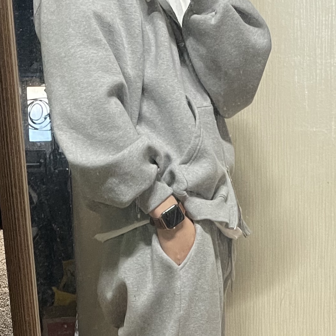 Apple AirPods Max Lightning Silver (Korean Ver.), Apple Watch Hermes Series 7 45mm Silver Stainless Steel Case with Single Tour Deployment Buckle Fauve (Korean Ver.) 착용 스타일 - 2