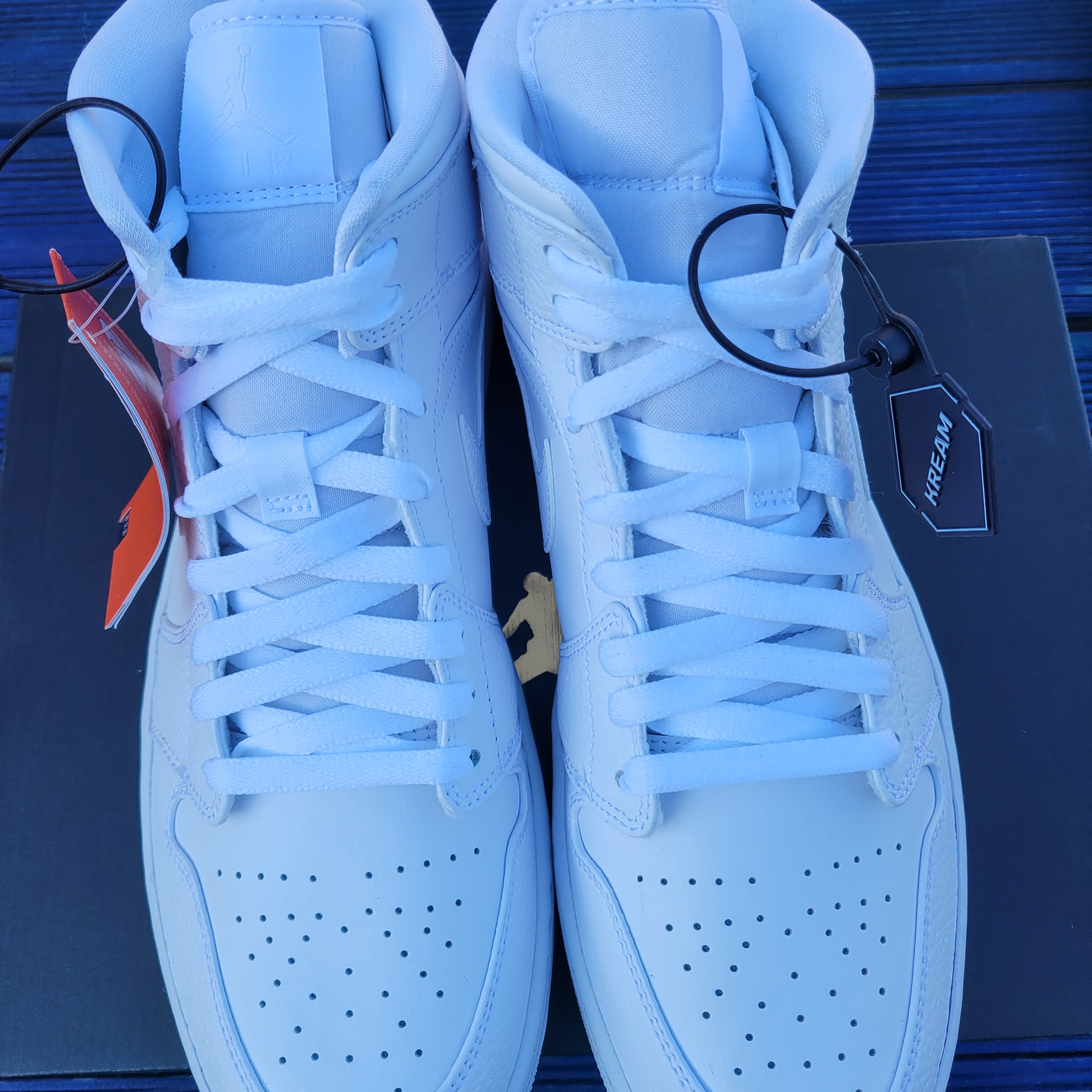 Jordan 1 Mid Triple White 착용 스타일 - 1