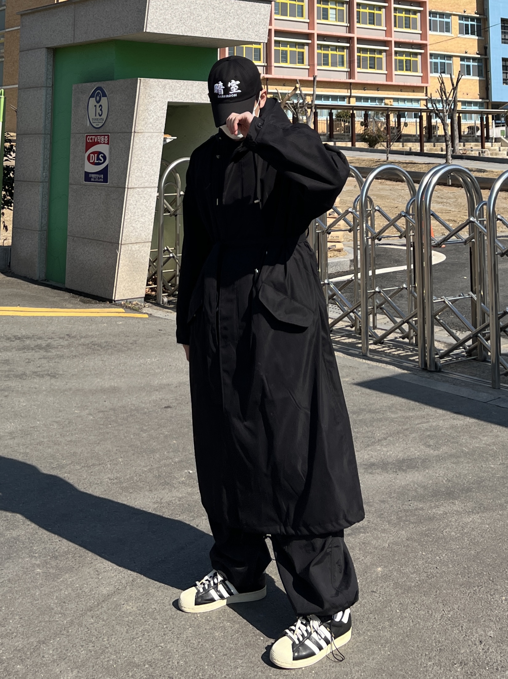 Darkr8m Studio White Logo Cap, Adidas Superstar Premium Black White 착용 스타일