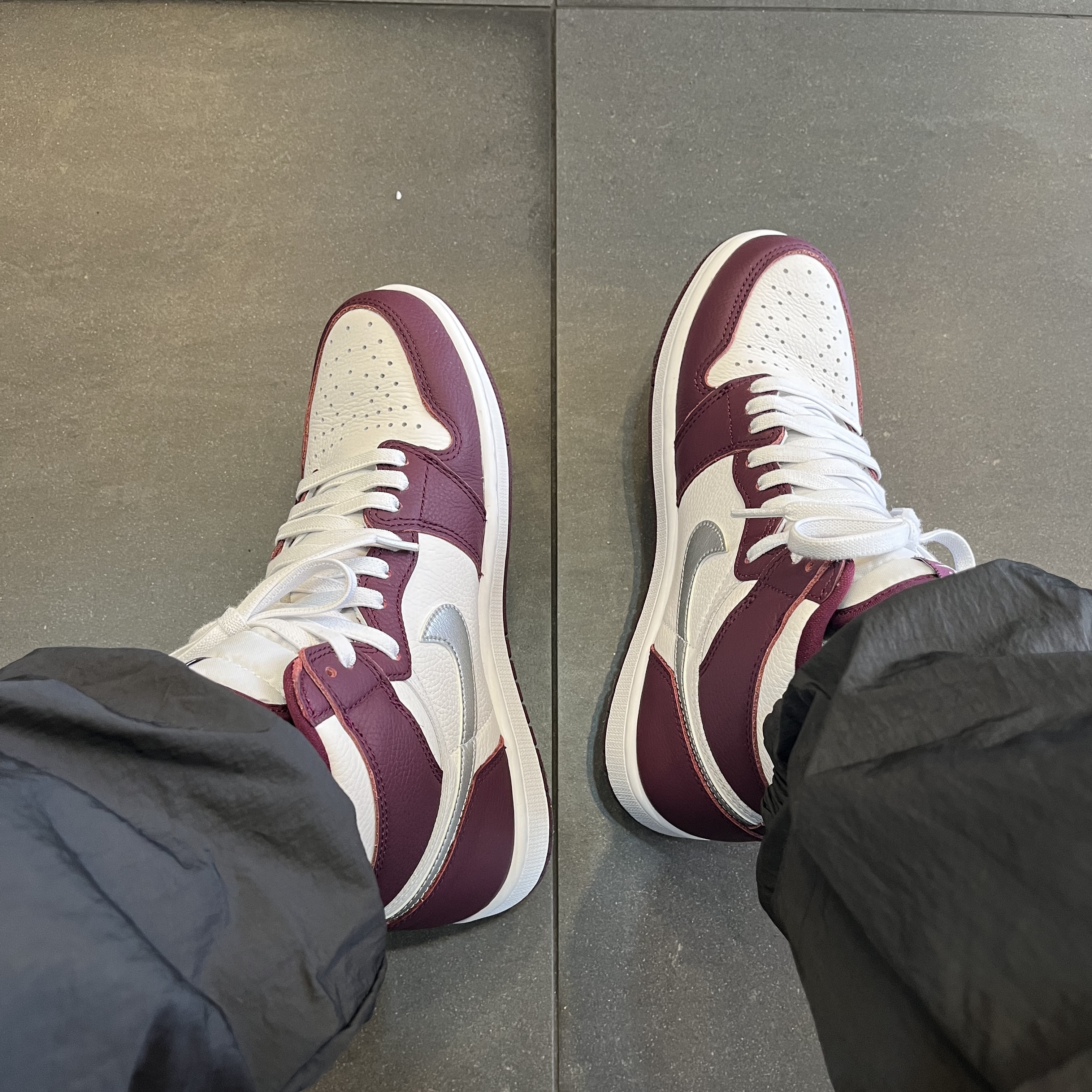 Jordan 1 Retro High OG Bordeaux 착용 스타일