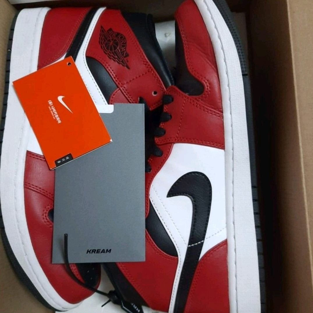 Jordan 1 Mid Chicago Black Toe 착용 스타일
