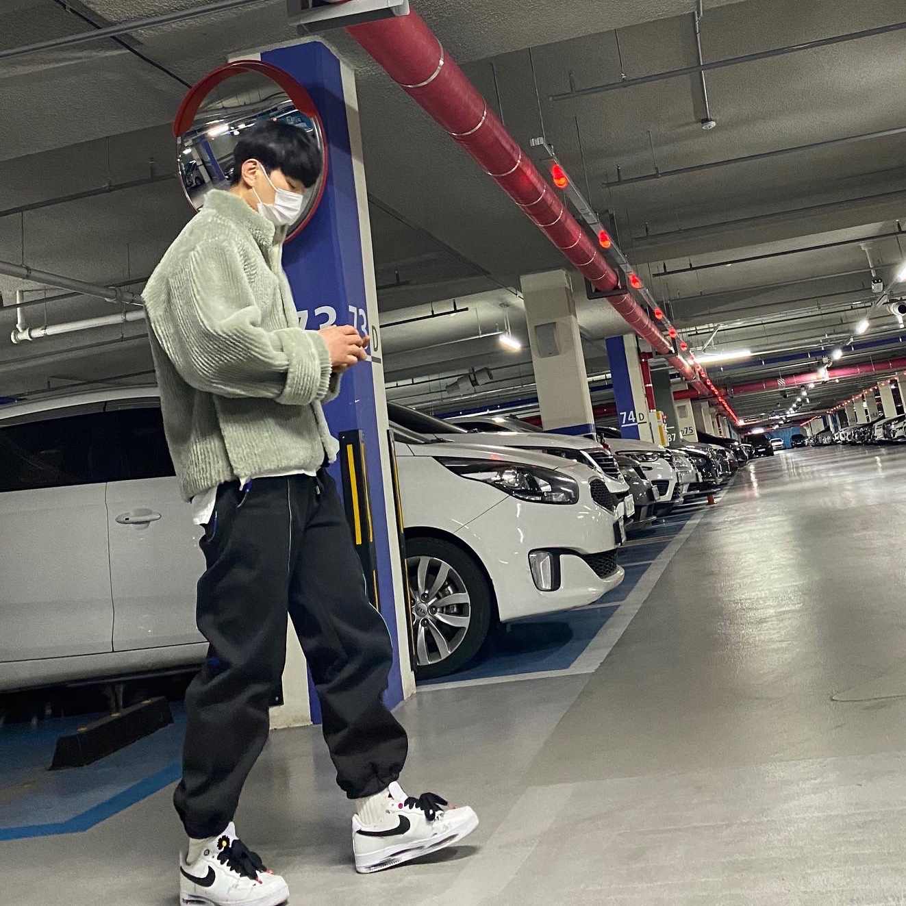 Zara x Ader Error Jogger Pants Dark Anthracite Grey, Nike x Peaceminusone Air Force 1 Low Para-Noise 2.0 착용 스타일
