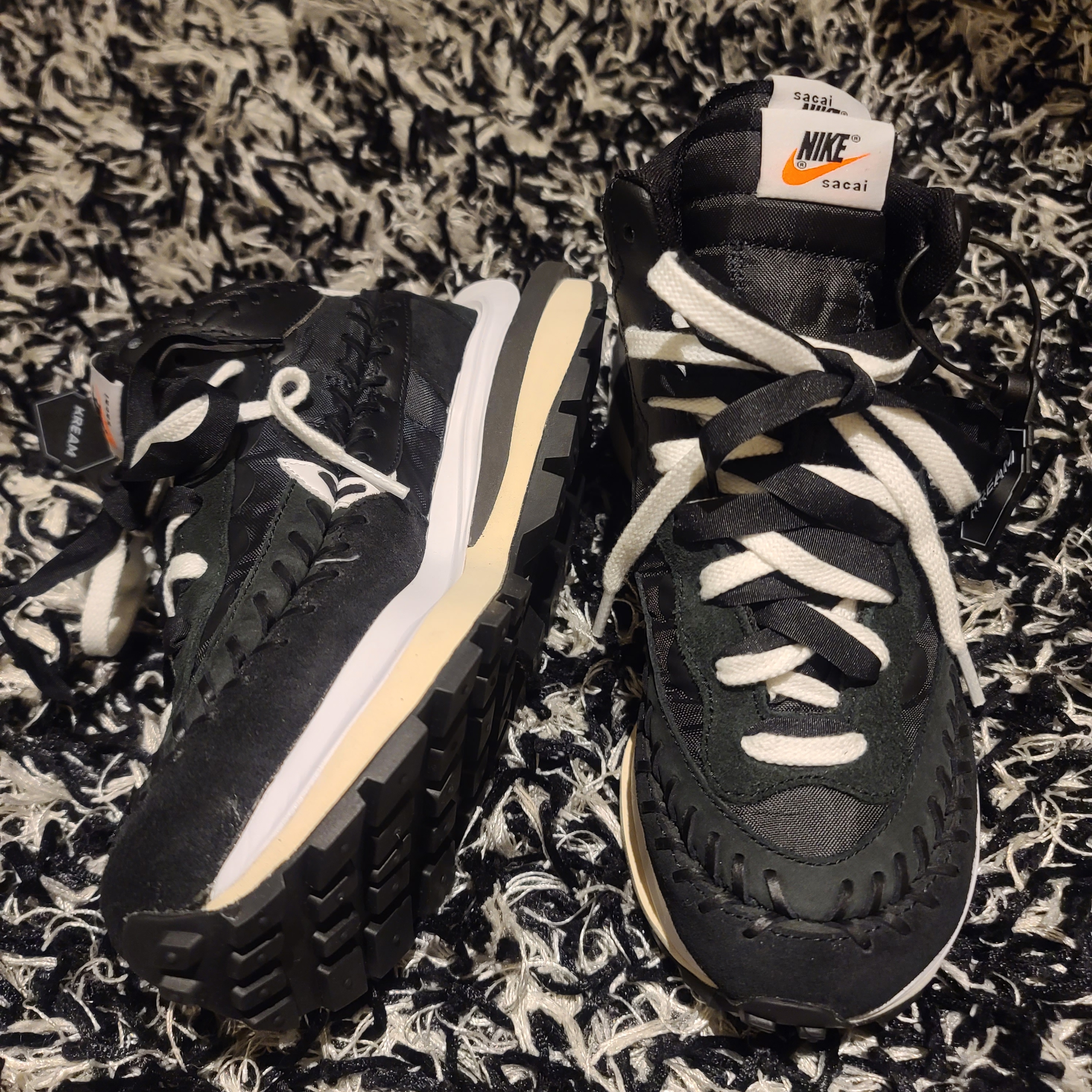 Nike x Sacai x Jean Paul Gaultier VaporWaffle Black White, Nike x Sacai x Jean Paul Gaultier VaporWaffle Sesame Blue Void 착용 스타일 - 2
