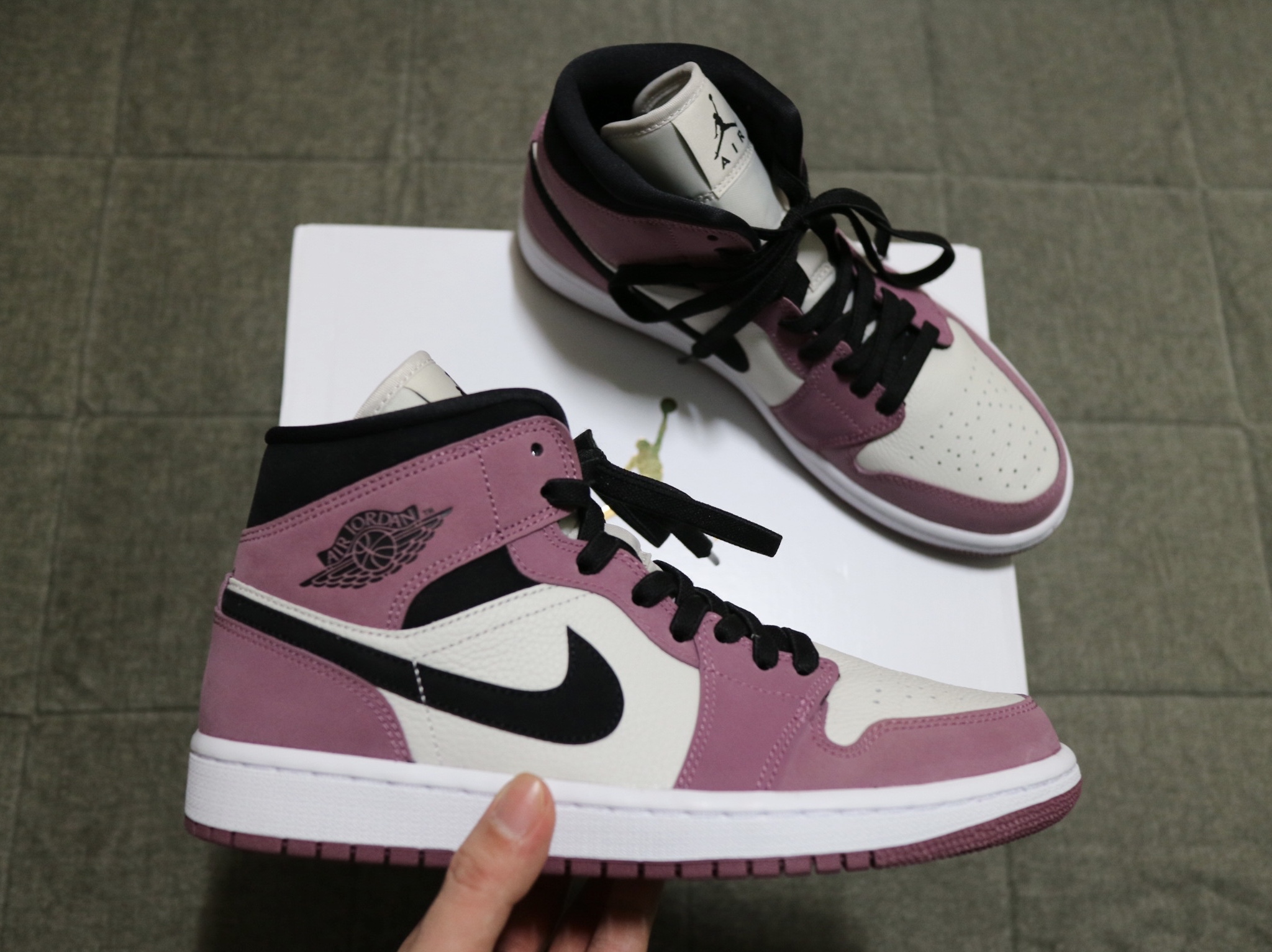 (W) Jordan 1 Mid SE Light Mulberry 착용 스타일 - 1